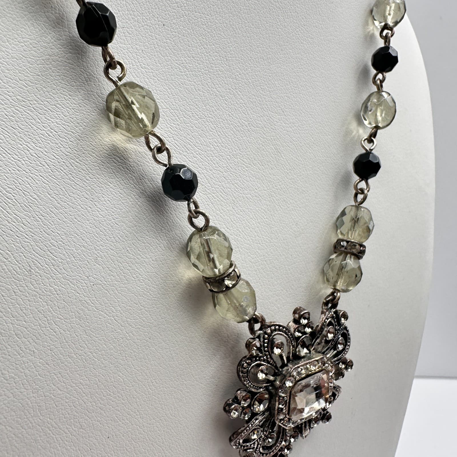 Vintage 90s Silver Tone Floral Pendant Necklace Glass Beaded Women's Jewelry - Thumbnail 7