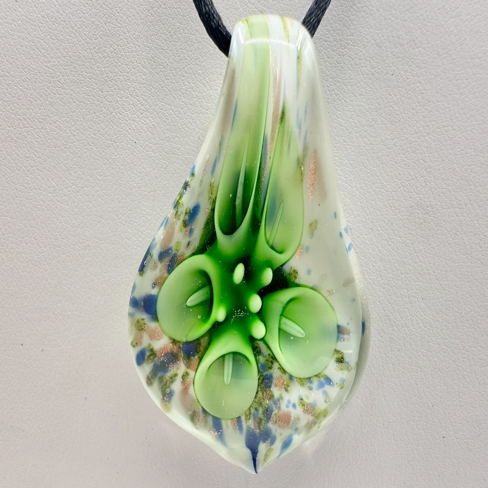Vintage 90s Lampwork Art Glass Floral Pendant Necklace Green Calla Lily Jewelry - Thumbnail 2