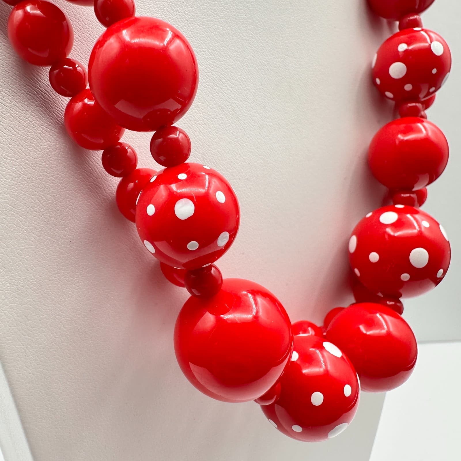 Vintage 90s Red & White Polka Dot Graduated Bubble Bead Collar Necklace Jewelry - Thumbnail 2