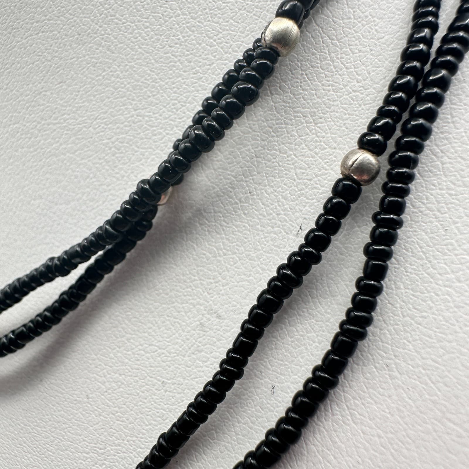 Vintage 90s Long Strand Black Seed Bead Necklace Silver Tone Accents Jewelry - Thumbnail 7