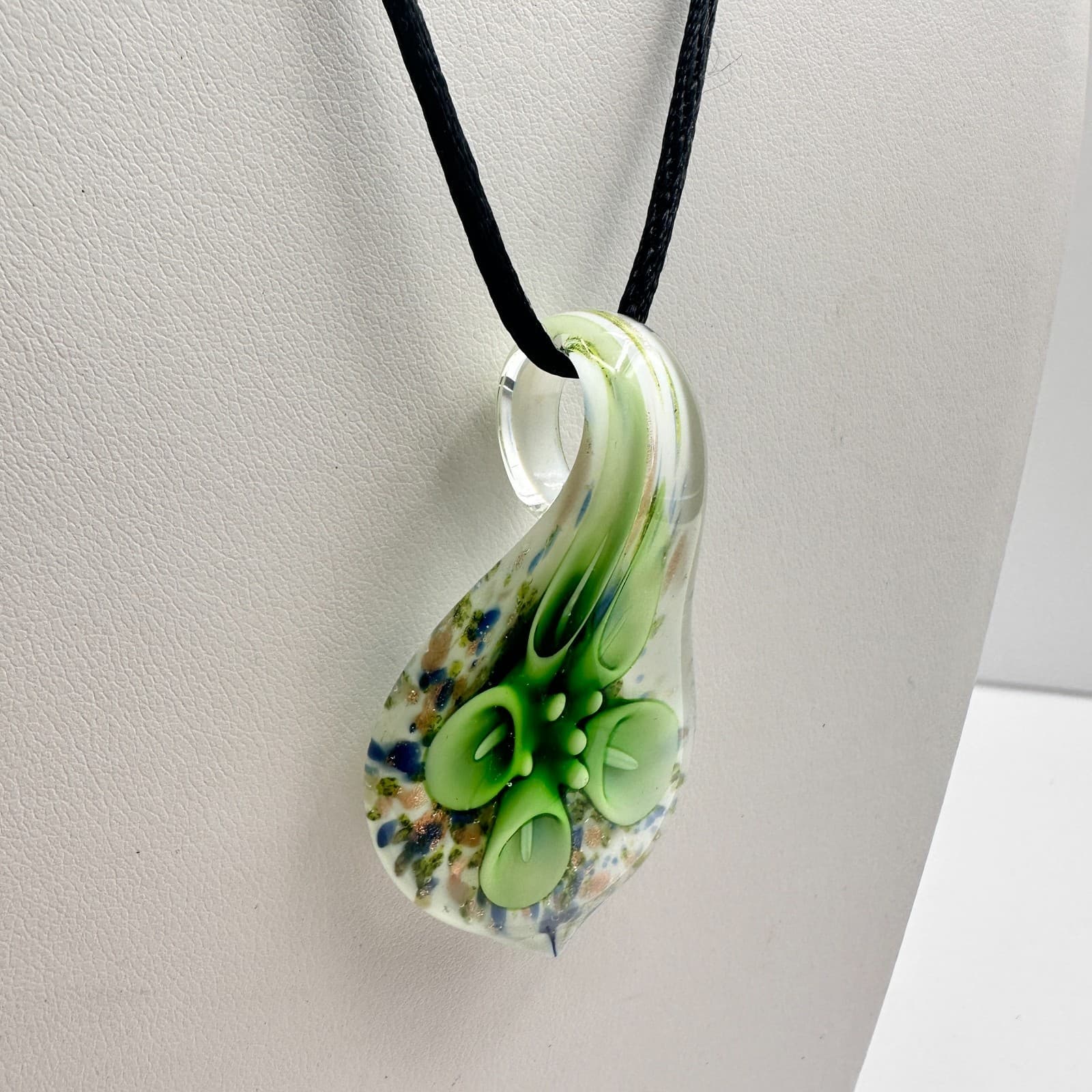 Vintage 90s Lampwork Art Glass Floral Pendant Necklace Green Calla Lily Jewelry - Thumbnail 3
