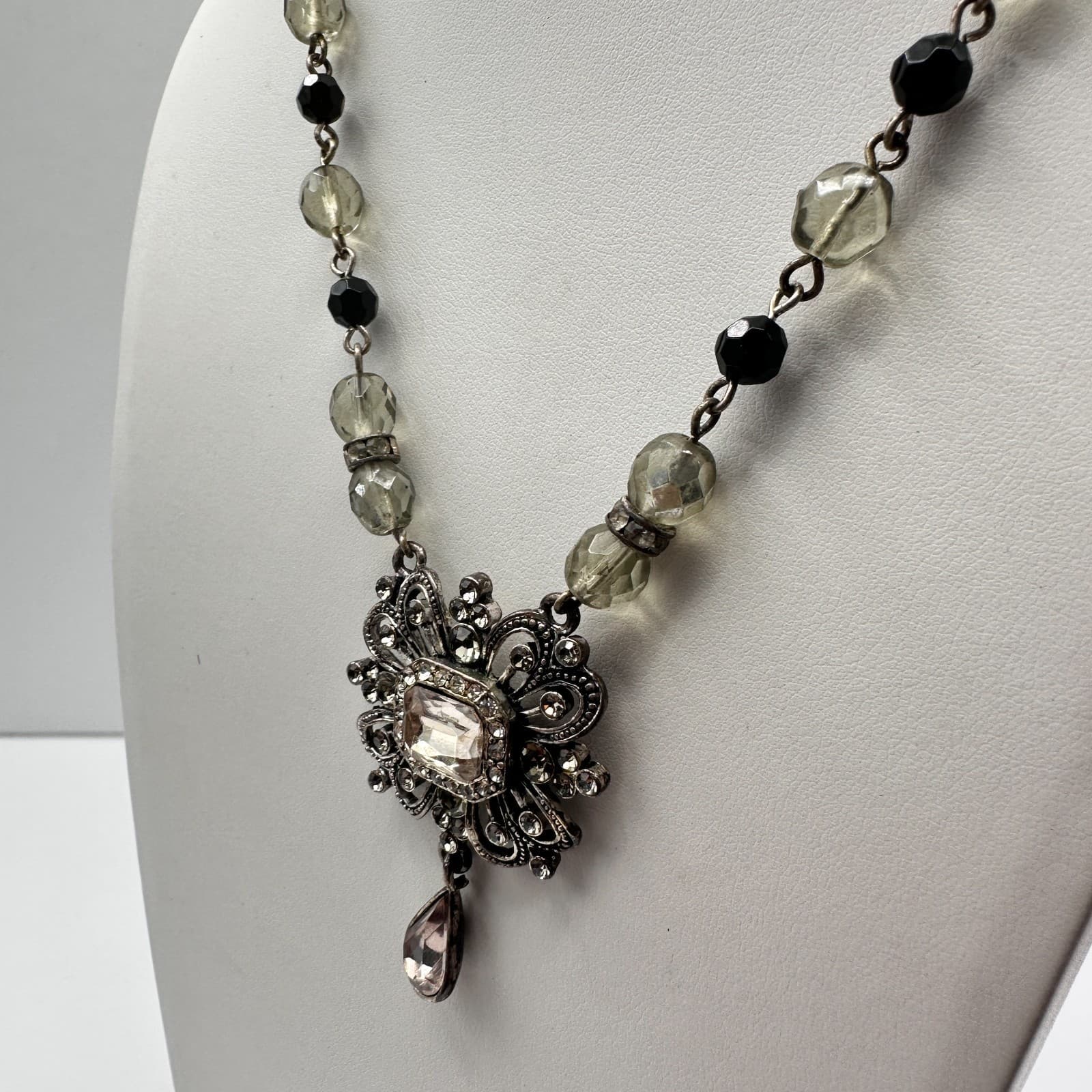 Vintage 90s Silver Tone Floral Pendant Necklace Glass Beaded Women's Jewelry - Thumbnail 8