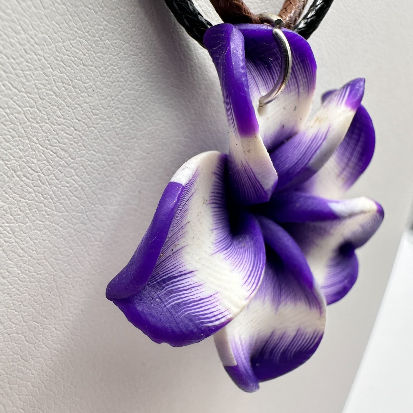 Vintage 90s Tropical Purple & White Flower Pendant Cord Necklace Women's Jewelry - Thumbnail 5