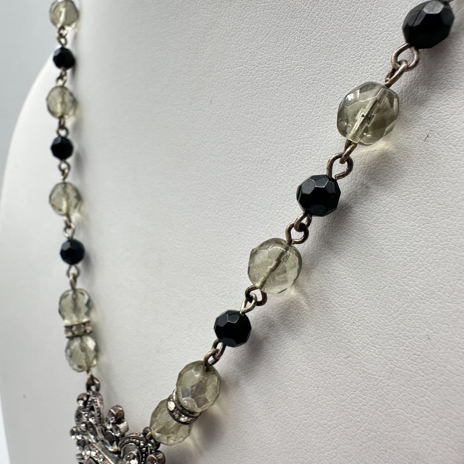 Vintage 90s Silver Tone Floral Pendant Necklace Glass Beaded Women's Jewelry - Thumbnail 10