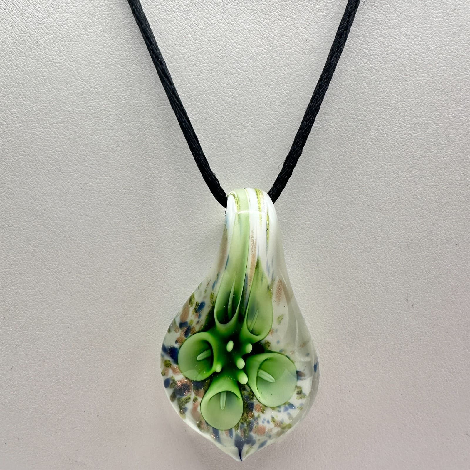 Vintage 90s Lampwork Art Glass Floral Pendant Necklace Green Calla Lily Jewelry - Thumbnail 10