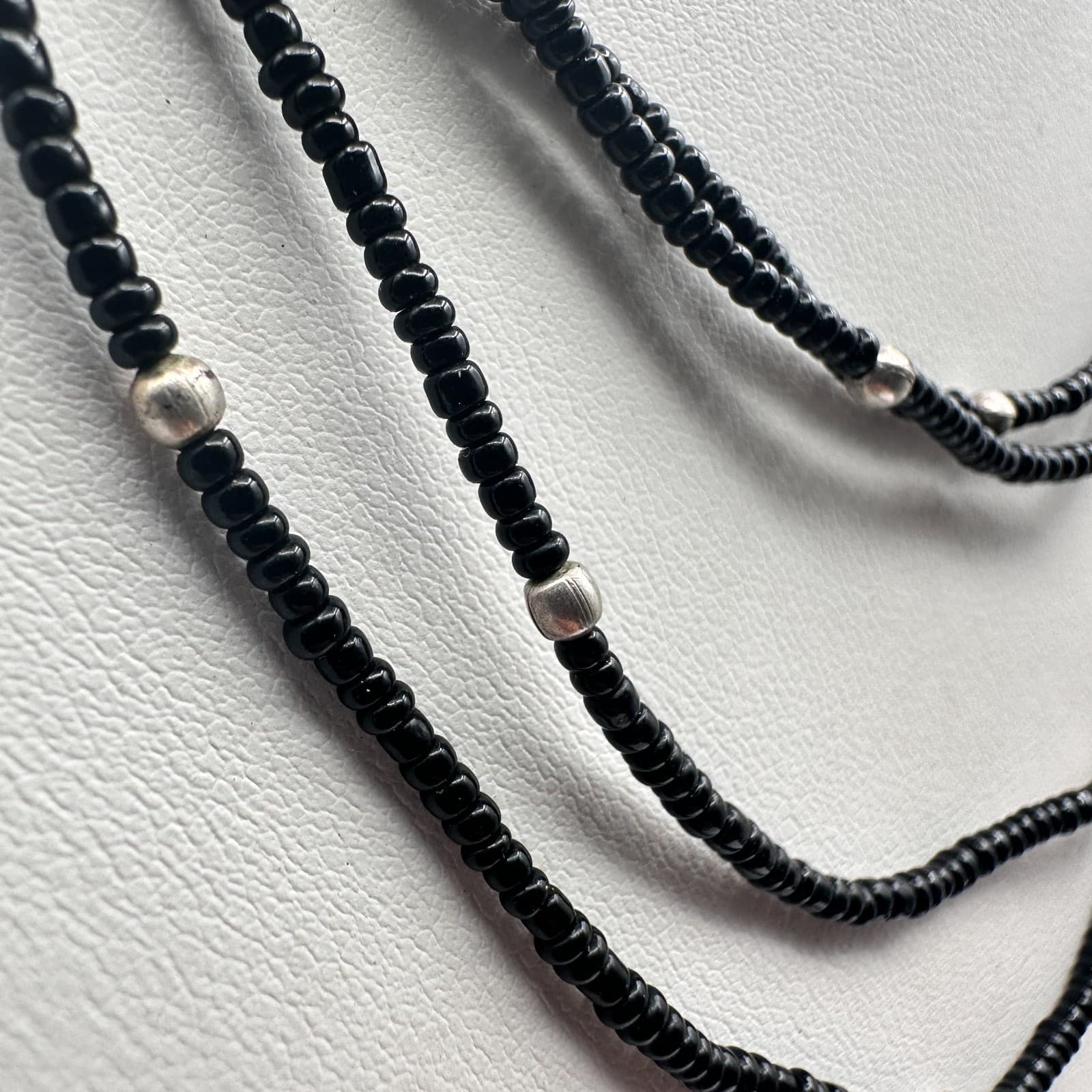Vintage 90s Long Strand Black Seed Bead Necklace Silver Tone Accents Jewelry - Thumbnail 4