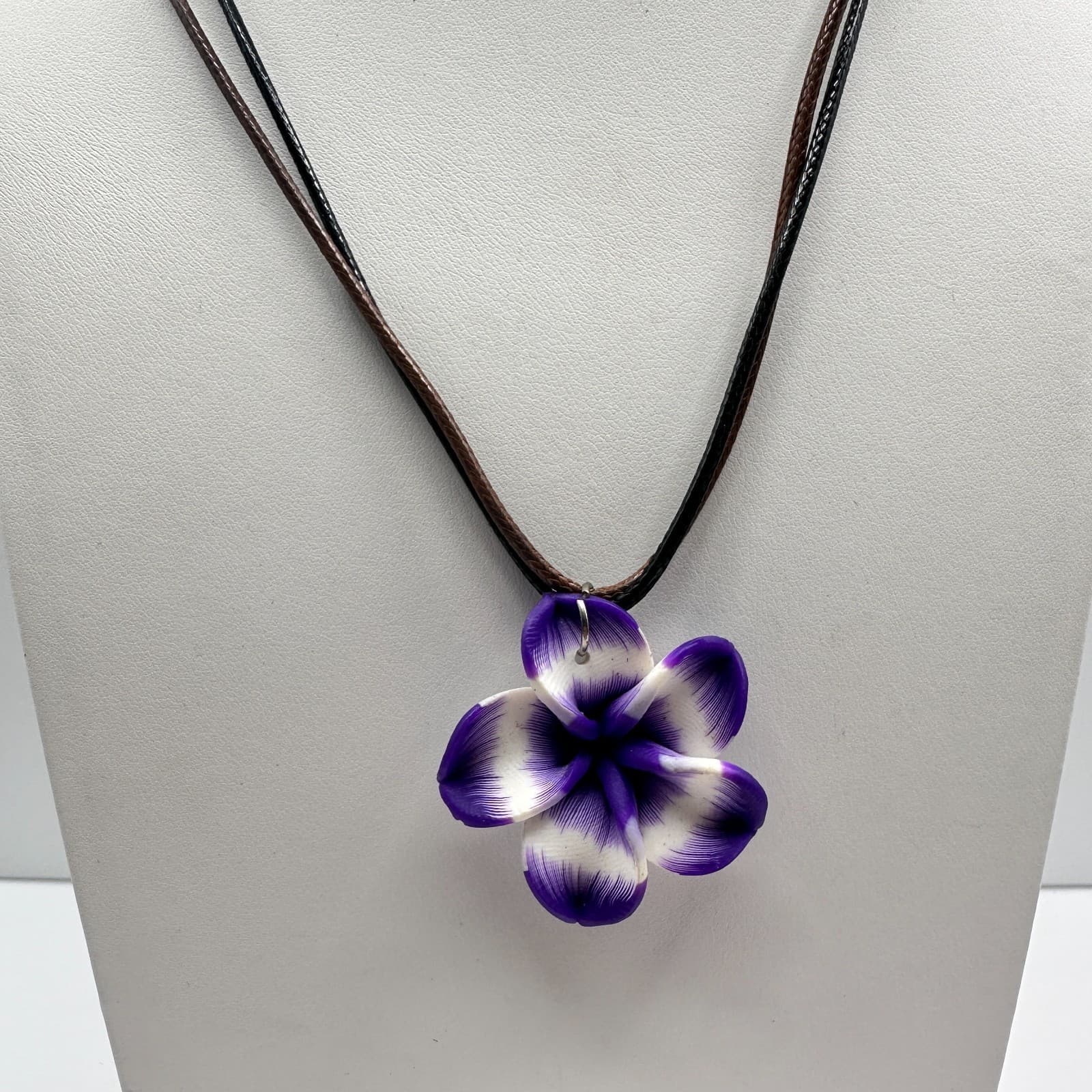 Vintage 90s Tropical Purple & White Flower Pendant Cord Necklace Women's Jewelry - Thumbnail 2