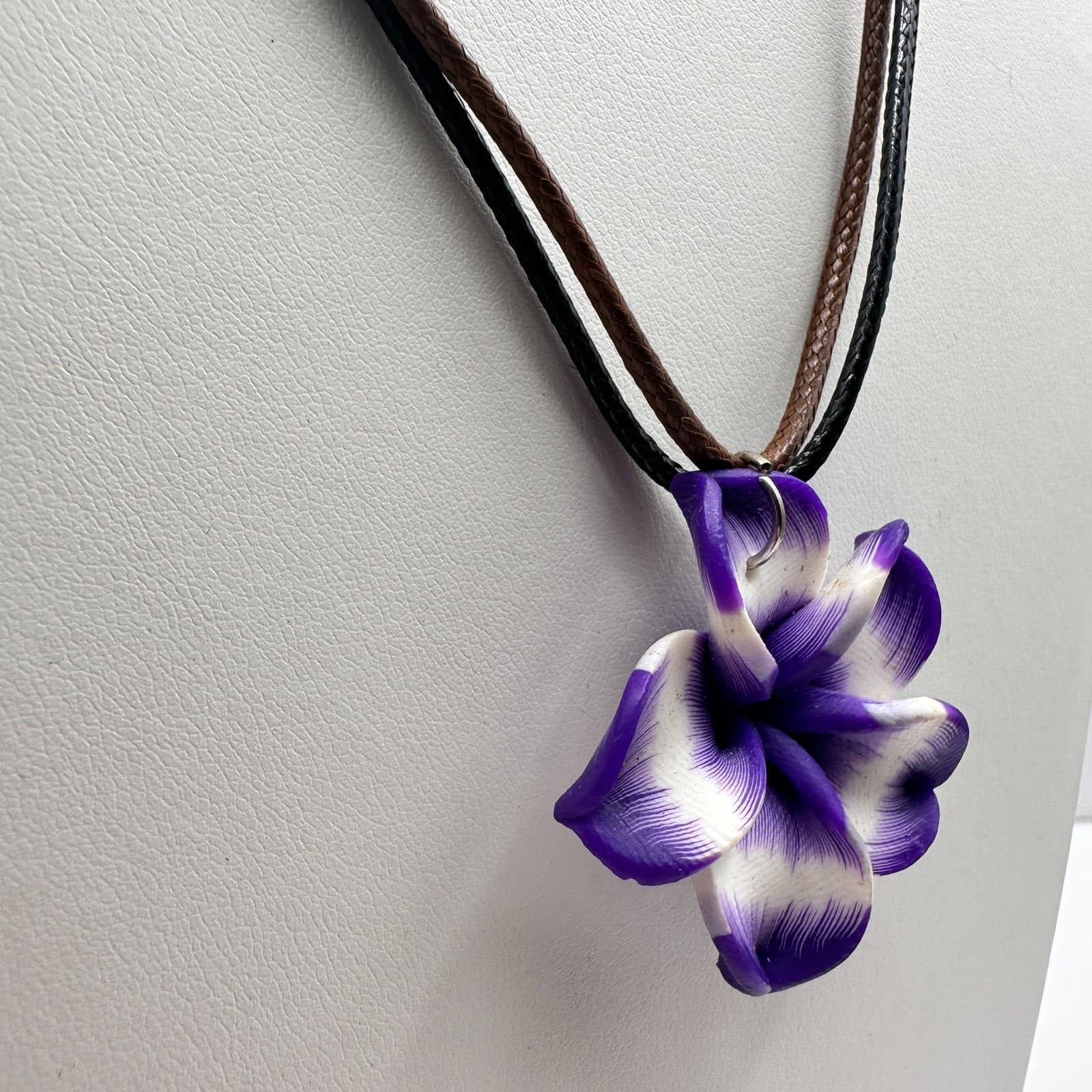 Vintage 90s Tropical Purple & White Flower Pendant Cord Necklace Women's Jewelry - Thumbnail 4