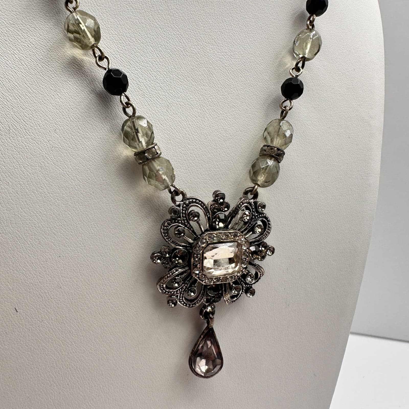 Vintage 90s Silver Tone Floral Pendant Necklace Glass Beaded Women's Jewelry - Thumbnail 5