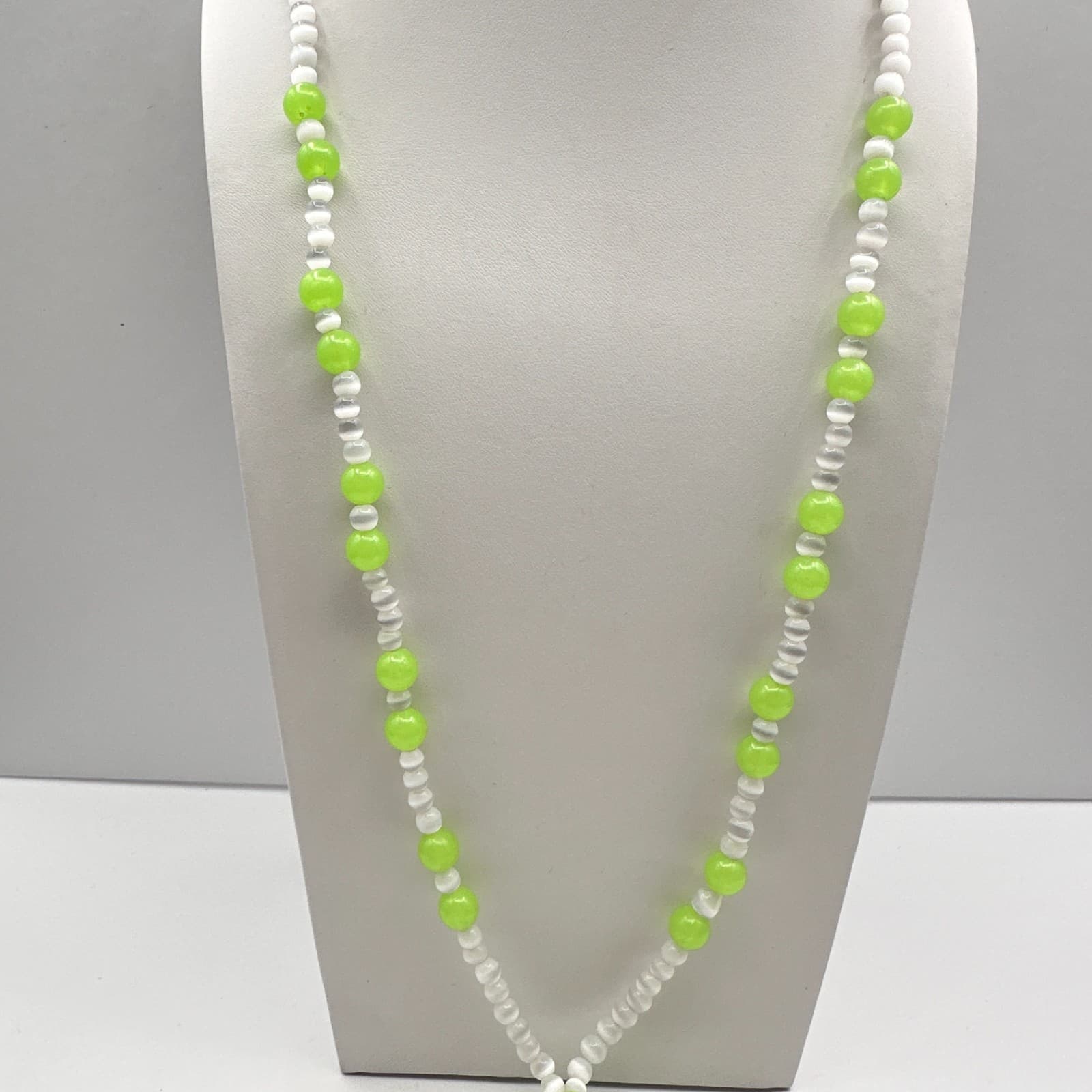 Vintage Y2K Lime Green & White Beaded Lanyard Necklace Whistle Clip Tech Jewelry - Thumbnail 2