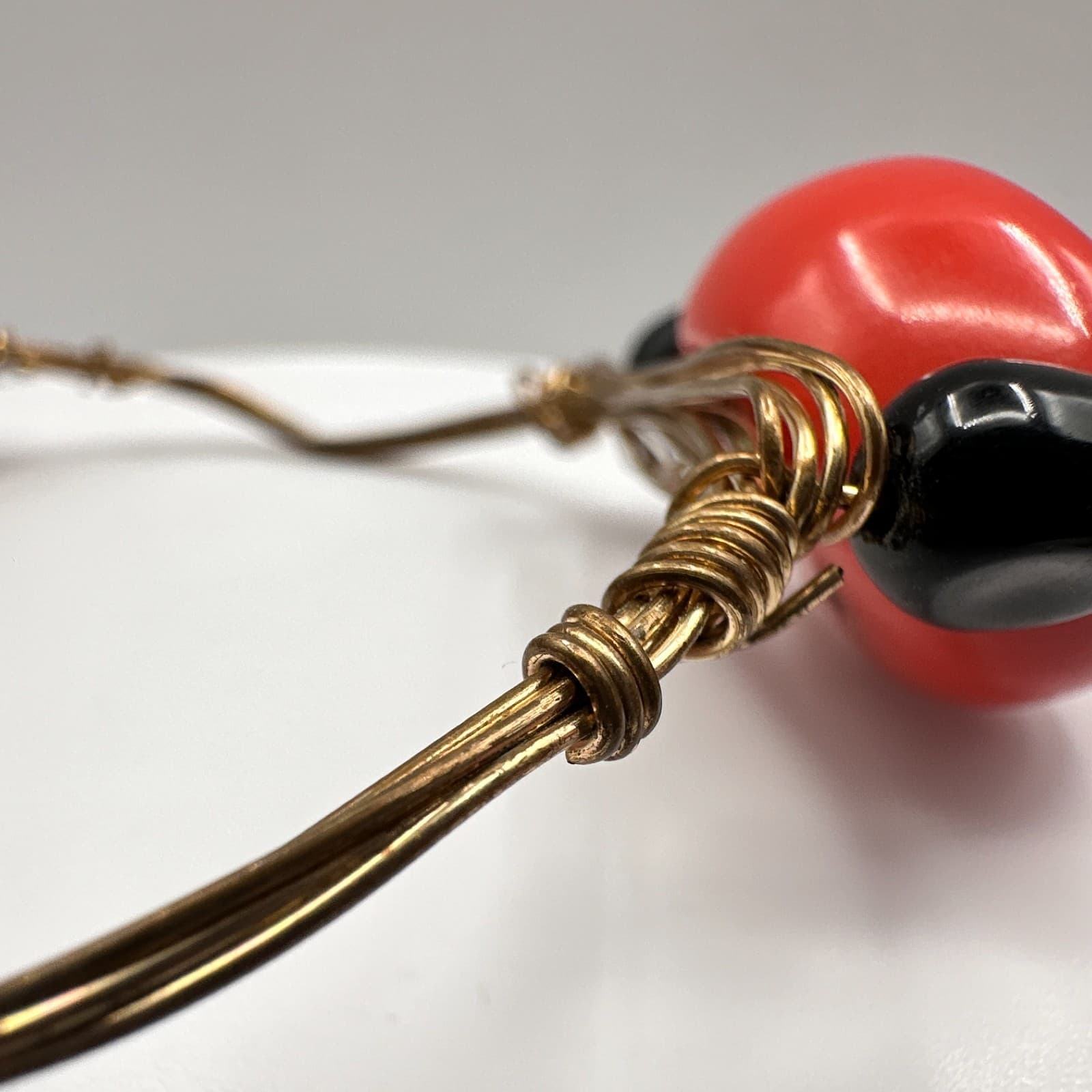 Vintage 90s Red Coral Black Bead Wire Wrapped Bracelet Boho Women's Jewelry - Thumbnail 7