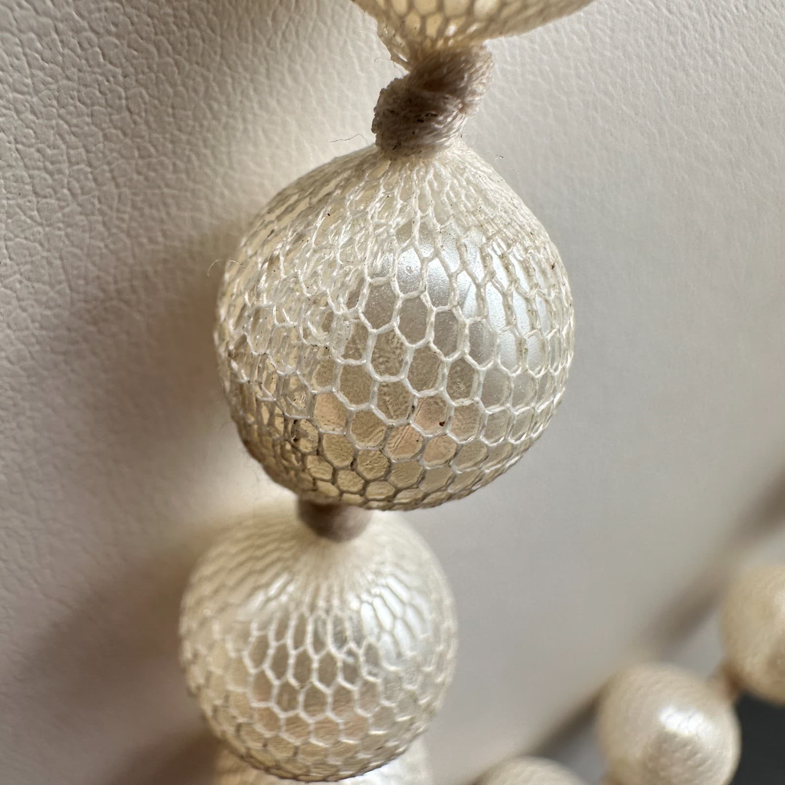 Vintage 90s Cream Faux Pearl Mesh Net Wrap Bead Necklace Classic Women's Jewelry - Thumbnail 5