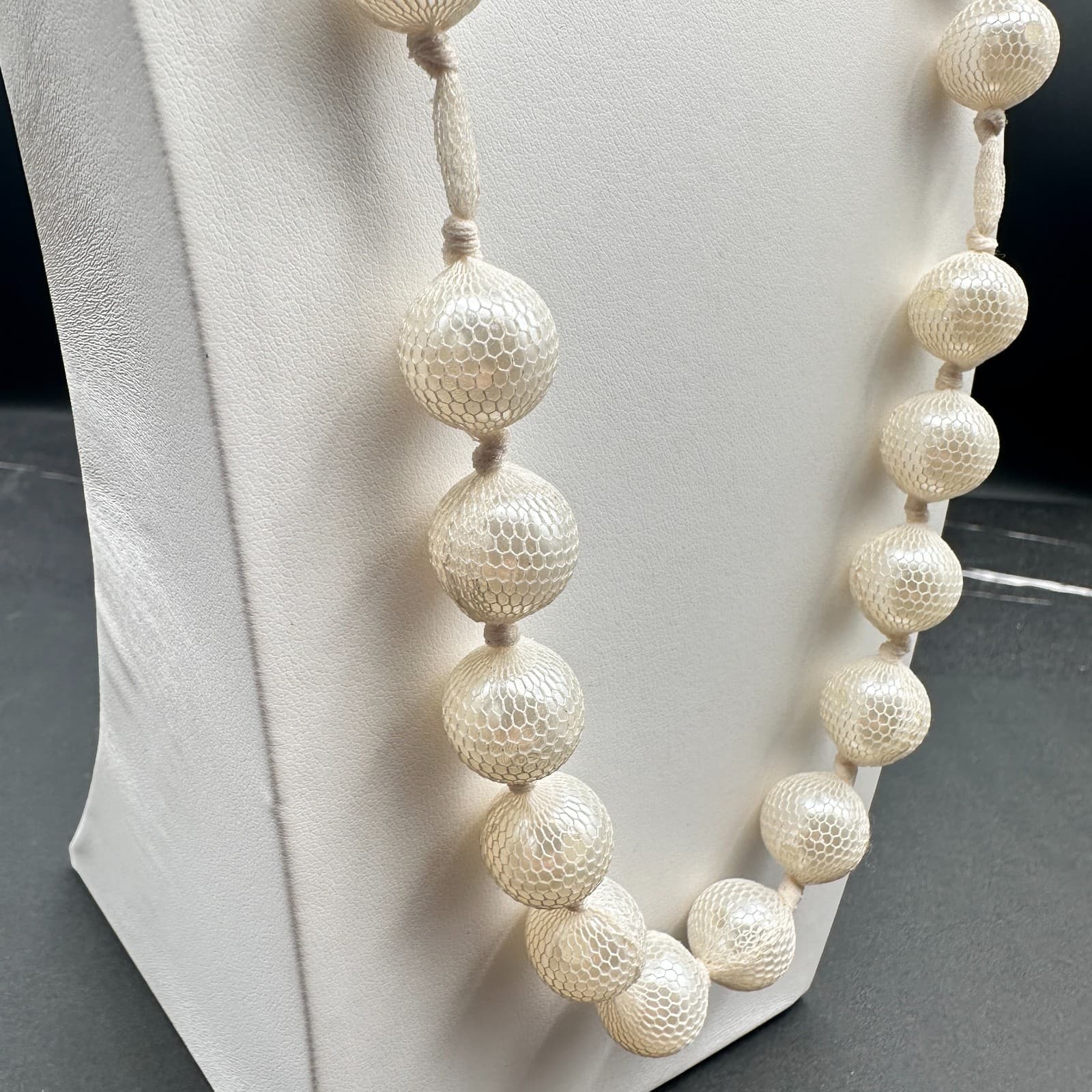 Vintage 90s Cream Faux Pearl Mesh Net Wrap Bead Necklace Classic Women's Jewelry - Thumbnail 3