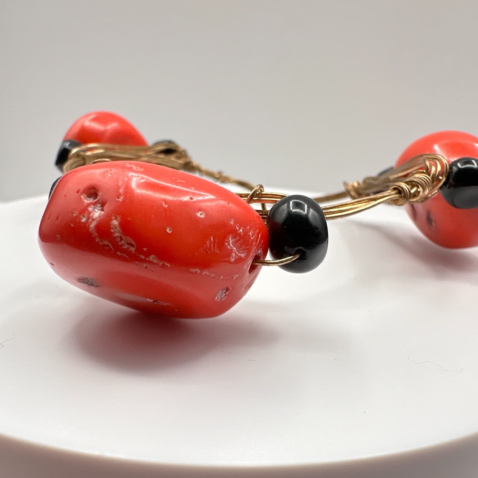 Vintage 90s Red Coral Black Bead Wire Wrapped Bracelet Boho Women's Jewelry - Thumbnail 5