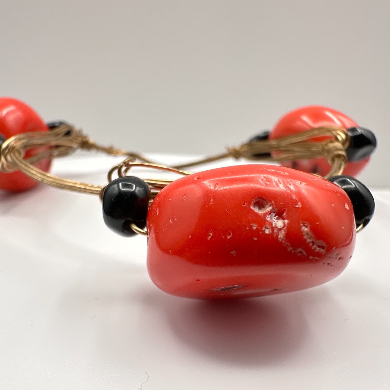 Vintage 90s Red Coral Black Bead Wire Wrapped Bracelet Boho Women's Jewelry - Thumbnail 2