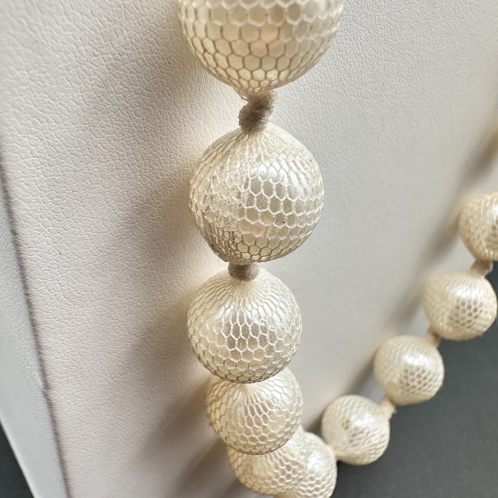 Vintage 90s Cream Faux Pearl Mesh Net Wrap Bead Necklace Classic Women's Jewelry - Thumbnail 4