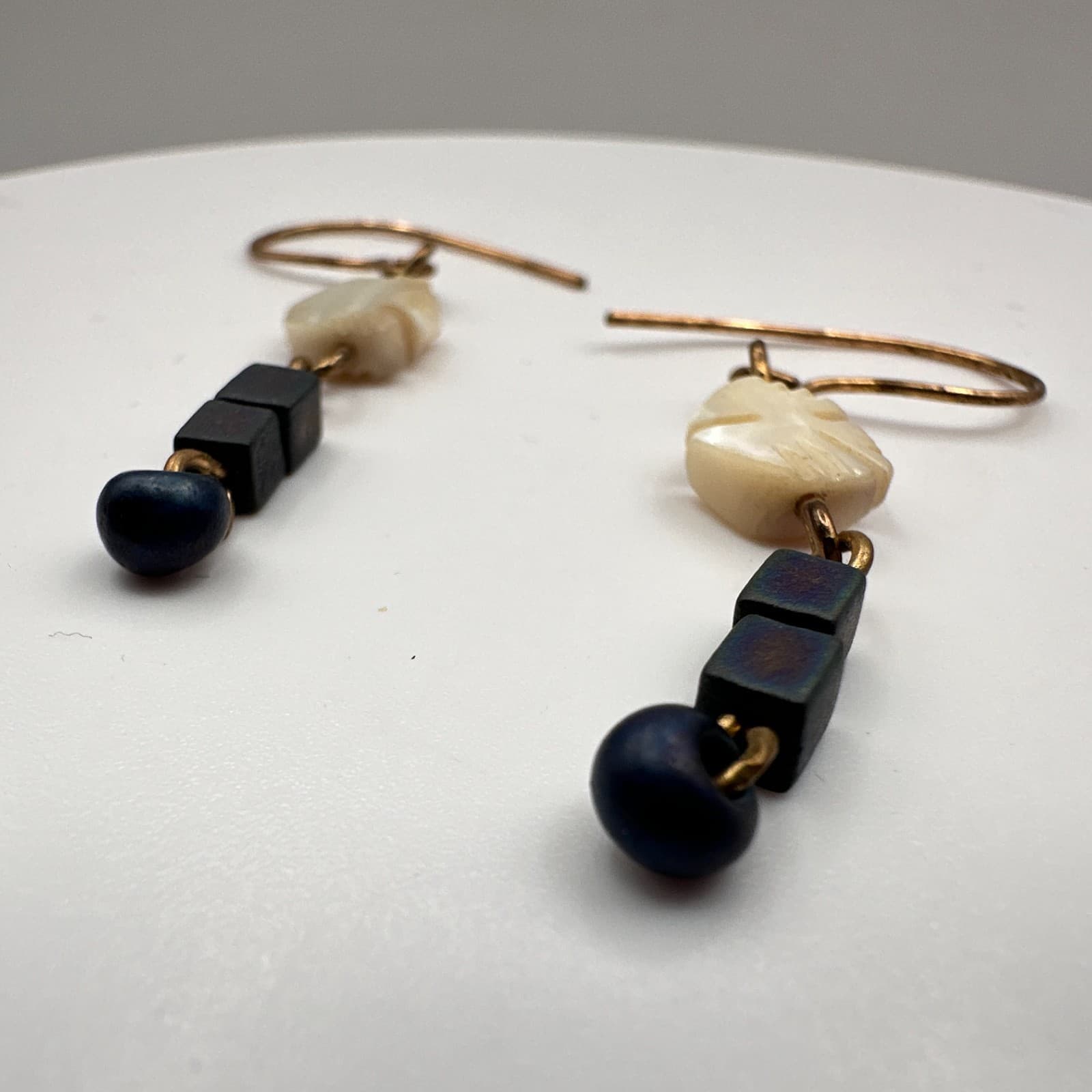 Vintage 90s Carved Fish Dangle Earrings Cube Beaded Boho Women's Classic Jewelry - Thumbnail 4