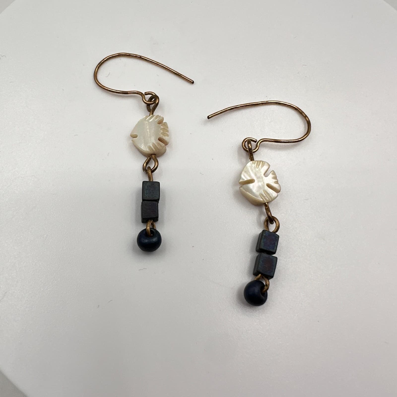 Vintage 90s Carved Fish Dangle Earrings Cube Beaded Boho Women's Classic Jewelry - Thumbnail 2