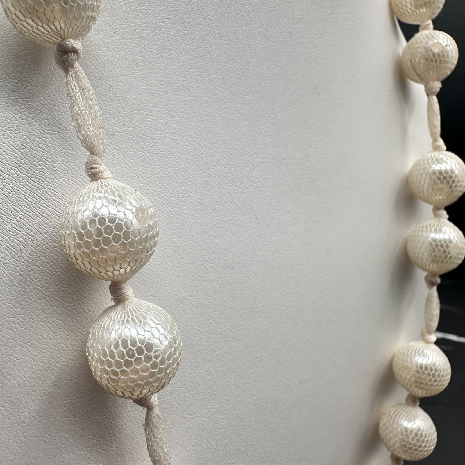 Vintage 90s Cream Faux Pearl Mesh Net Wrap Bead Necklace Classic Women's Jewelry - Thumbnail 6