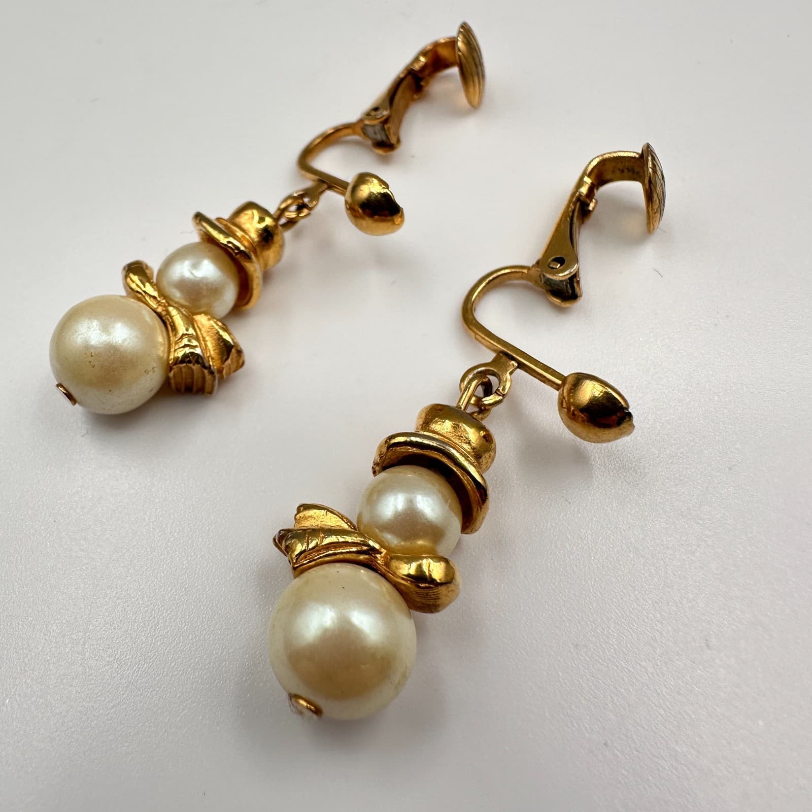 Vintage 90s Faux Pearl Snowman Dangle Earrings Gold Tone Clip On Women's Jewelry - Thumbnail 6