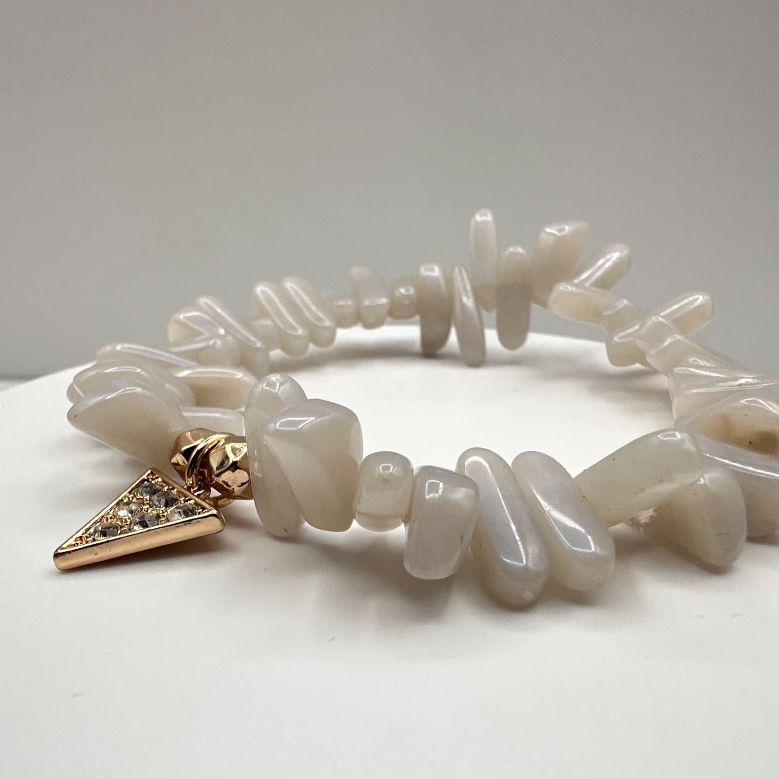 Vintage 90s Ivory Stone Chip Stretch Bracelet Gold Tone Rhinestone Triangle - Thumbnail 7