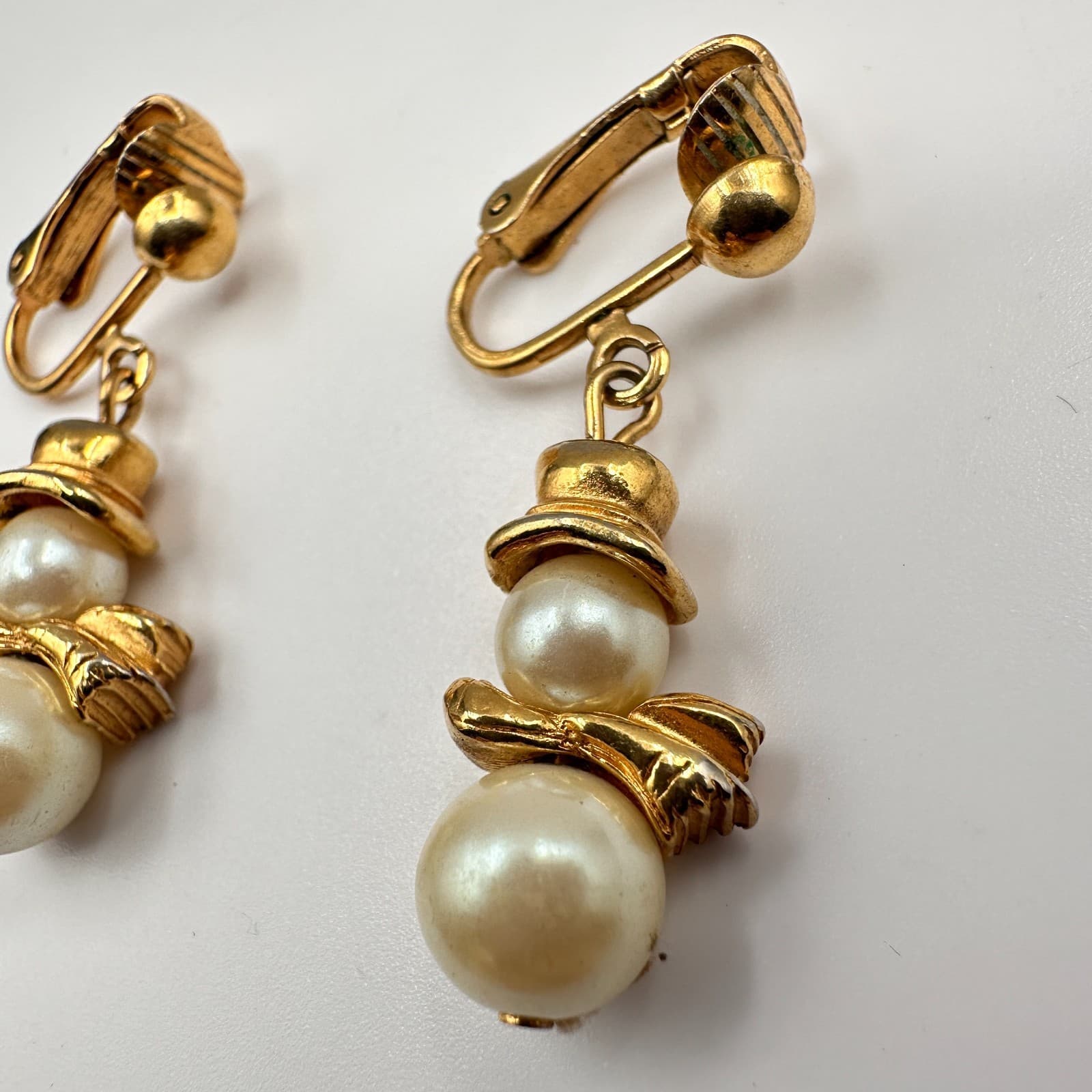Vintage 90s Faux Pearl Snowman Dangle Earrings Gold Tone Clip On Women's Jewelry - Thumbnail 4
