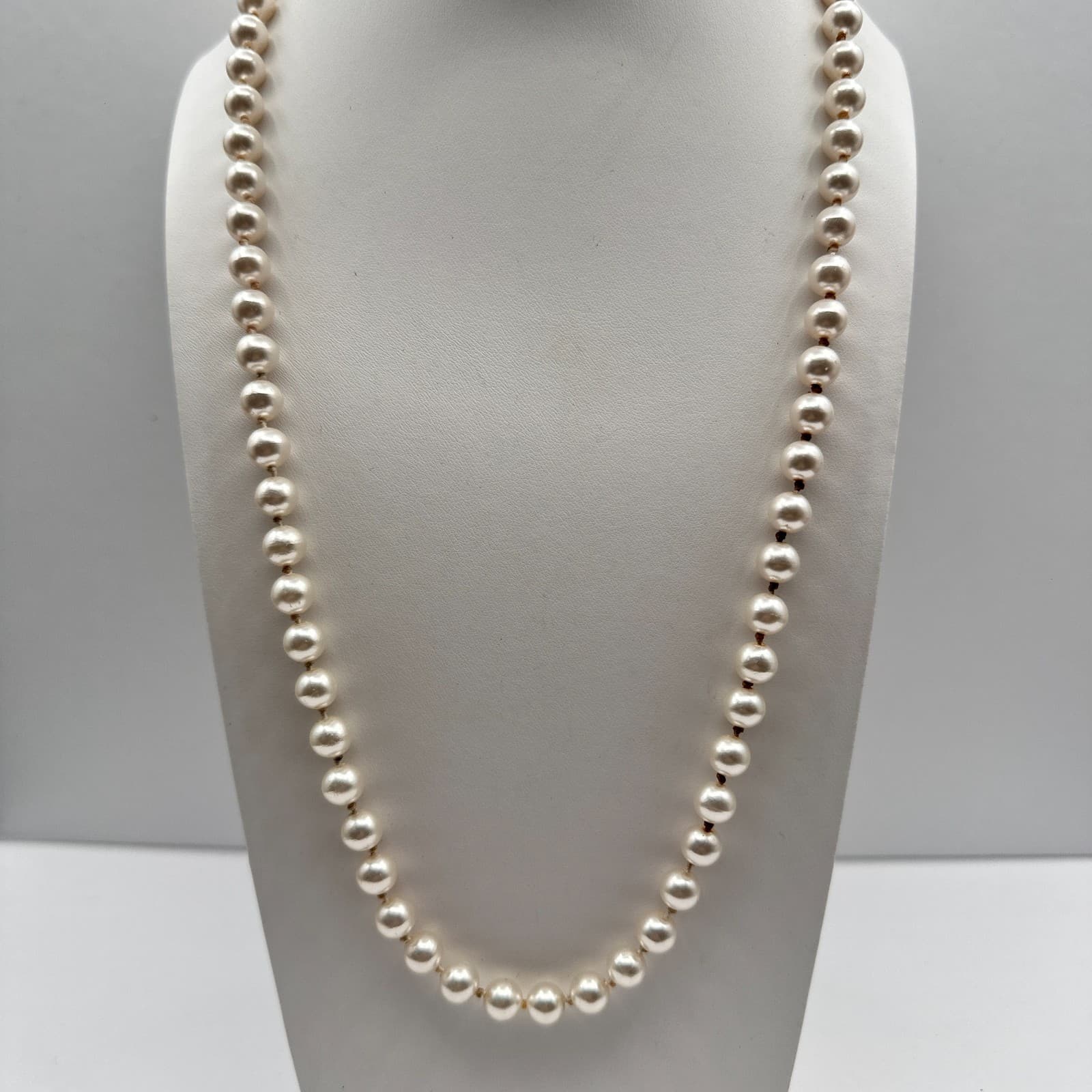 Vintage 80s Single Strand White Faux Pearls Necklace Minimalist Classic Jewelry - Image 1