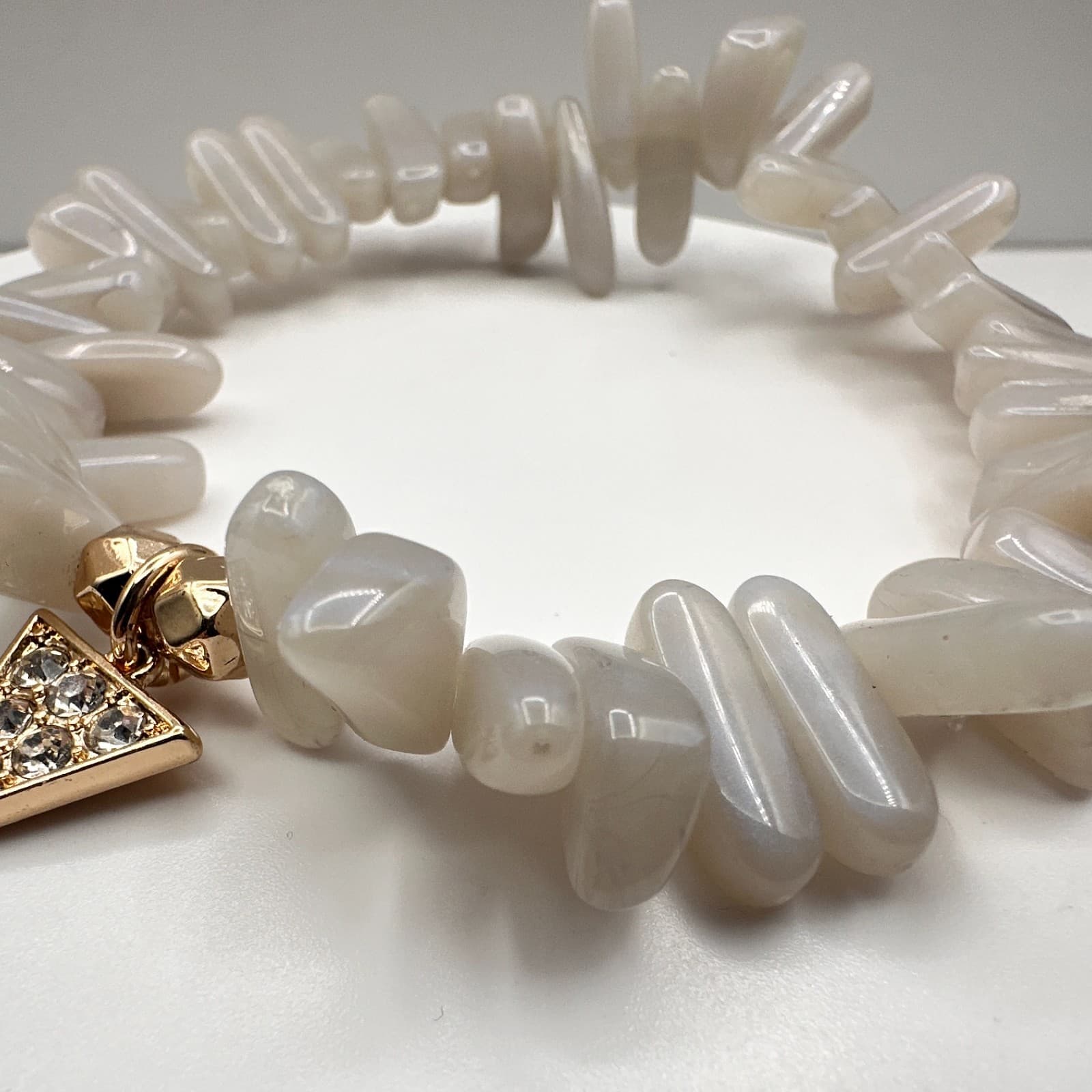 Vintage 90s Ivory Stone Chip Stretch Bracelet Gold Tone Rhinestone Triangle - Thumbnail 9