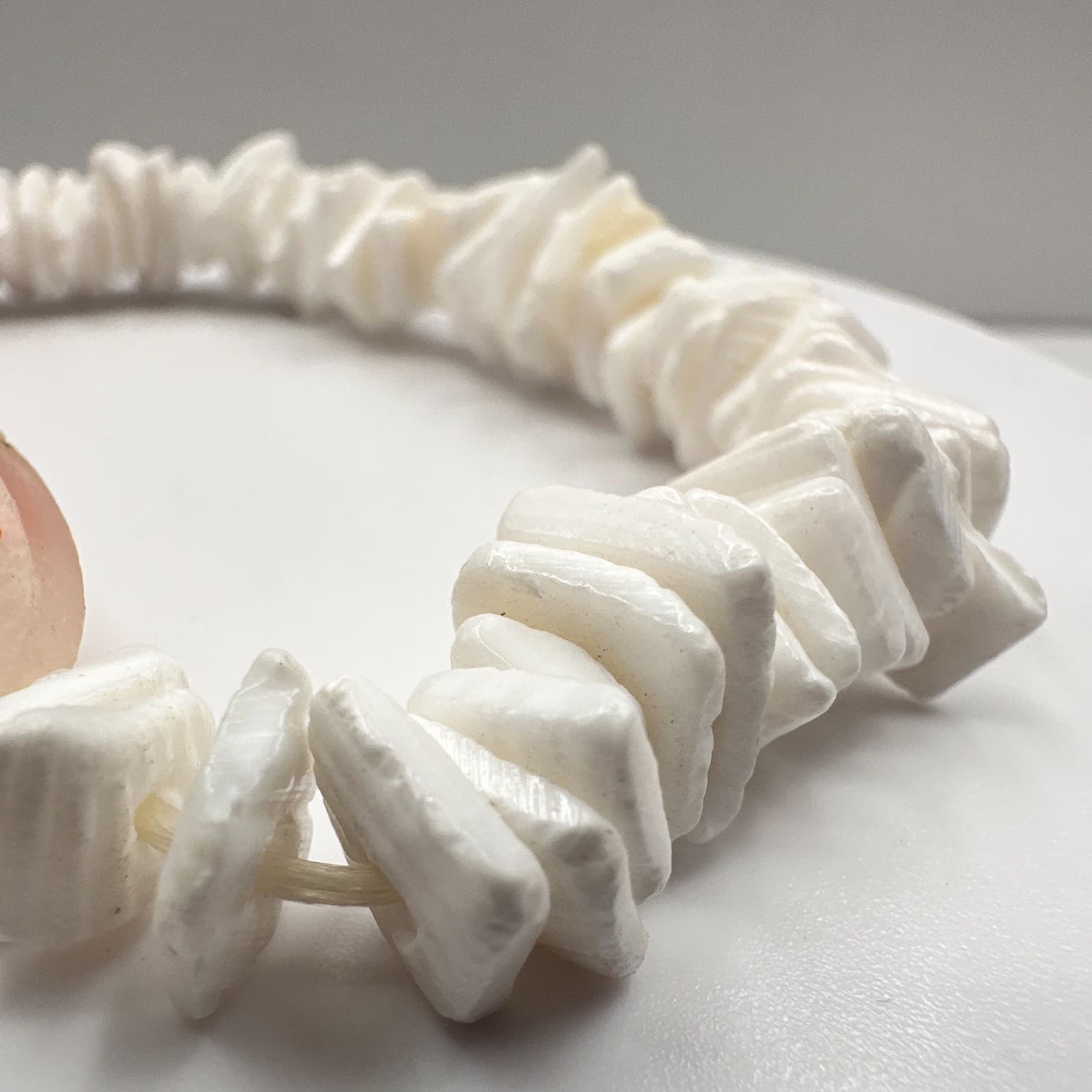 Vintage 90s Hawaii Shell Heishe Bead Stretch Bracelet White Red Sea Turtle Honu - Thumbnail 7