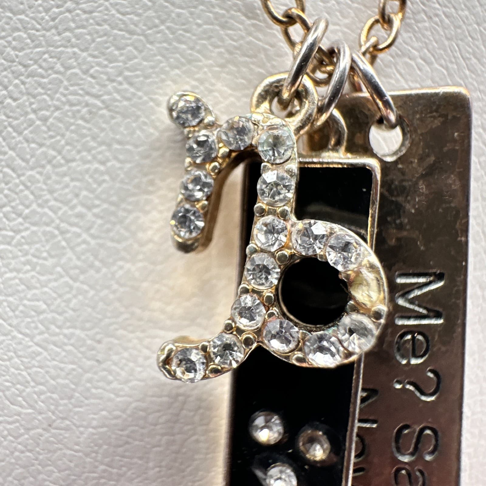 Vintage 80s 90s Gold Tone Novelty Tag Me? Sarcastic? Never Necklace Jewelry - Thumbnail 5