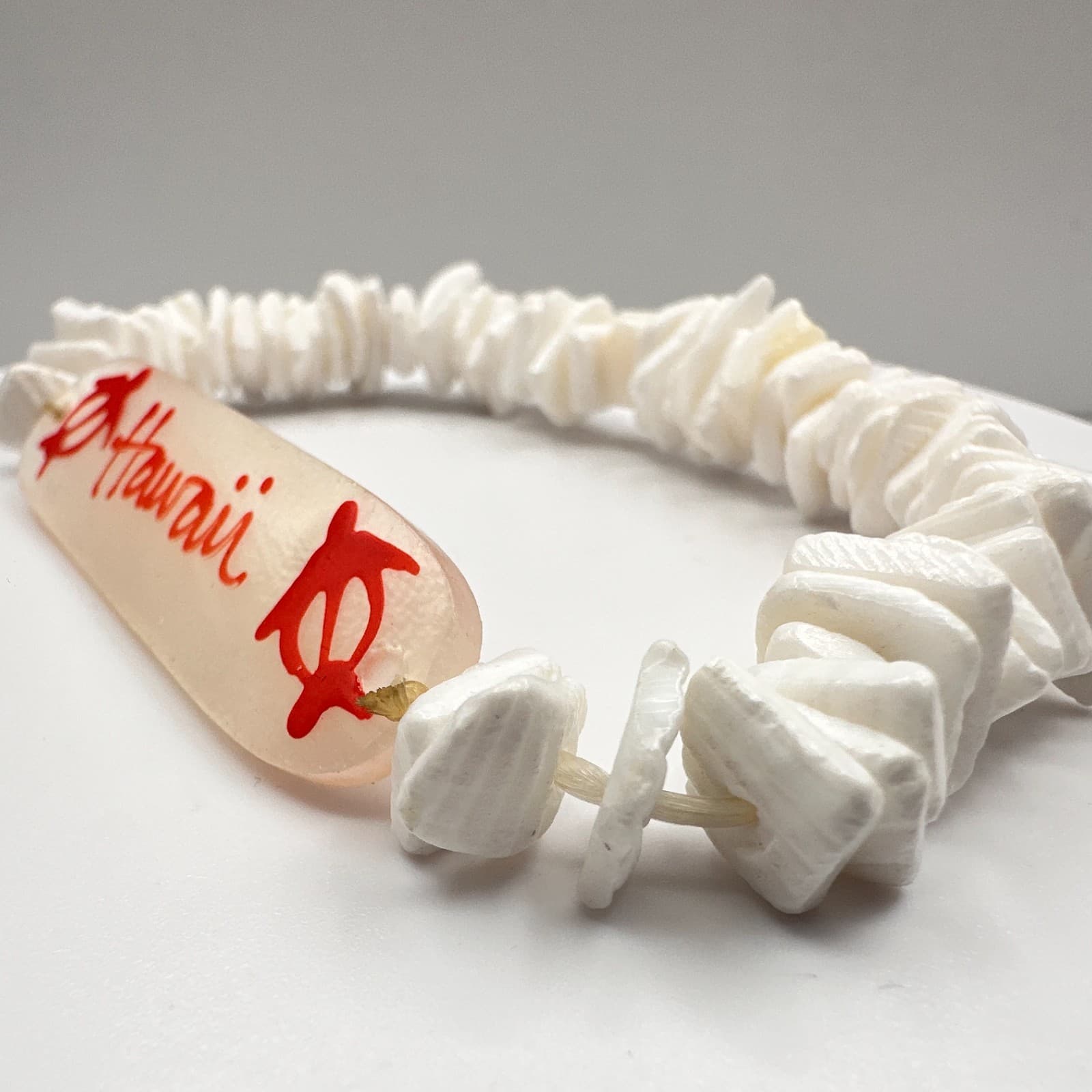 Vintage 90s Hawaii Shell Heishe Bead Stretch Bracelet White Red Sea Turtle Honu - Thumbnail 6