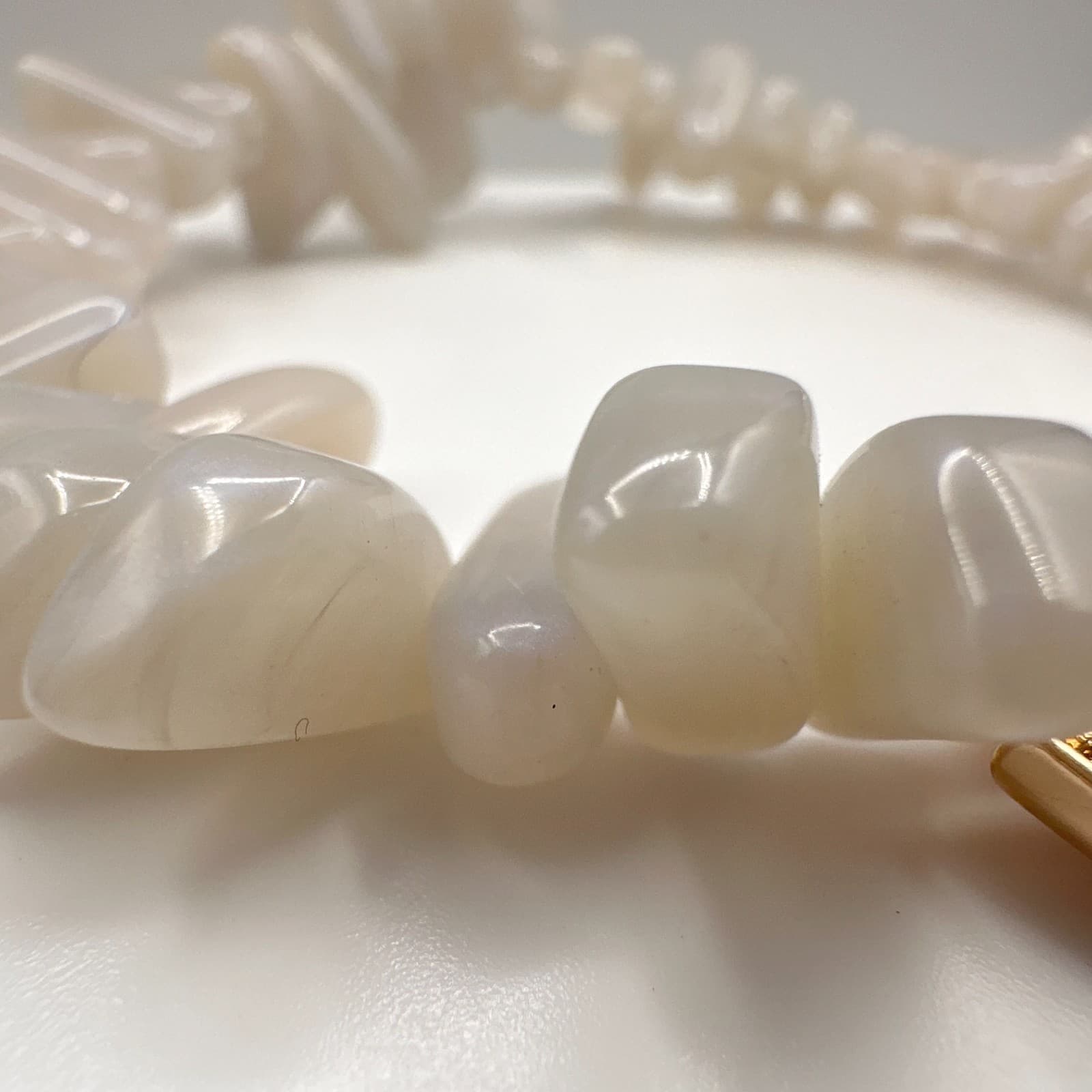 Vintage 90s Ivory Stone Chip Stretch Bracelet Gold Tone Rhinestone Triangle - Thumbnail 5