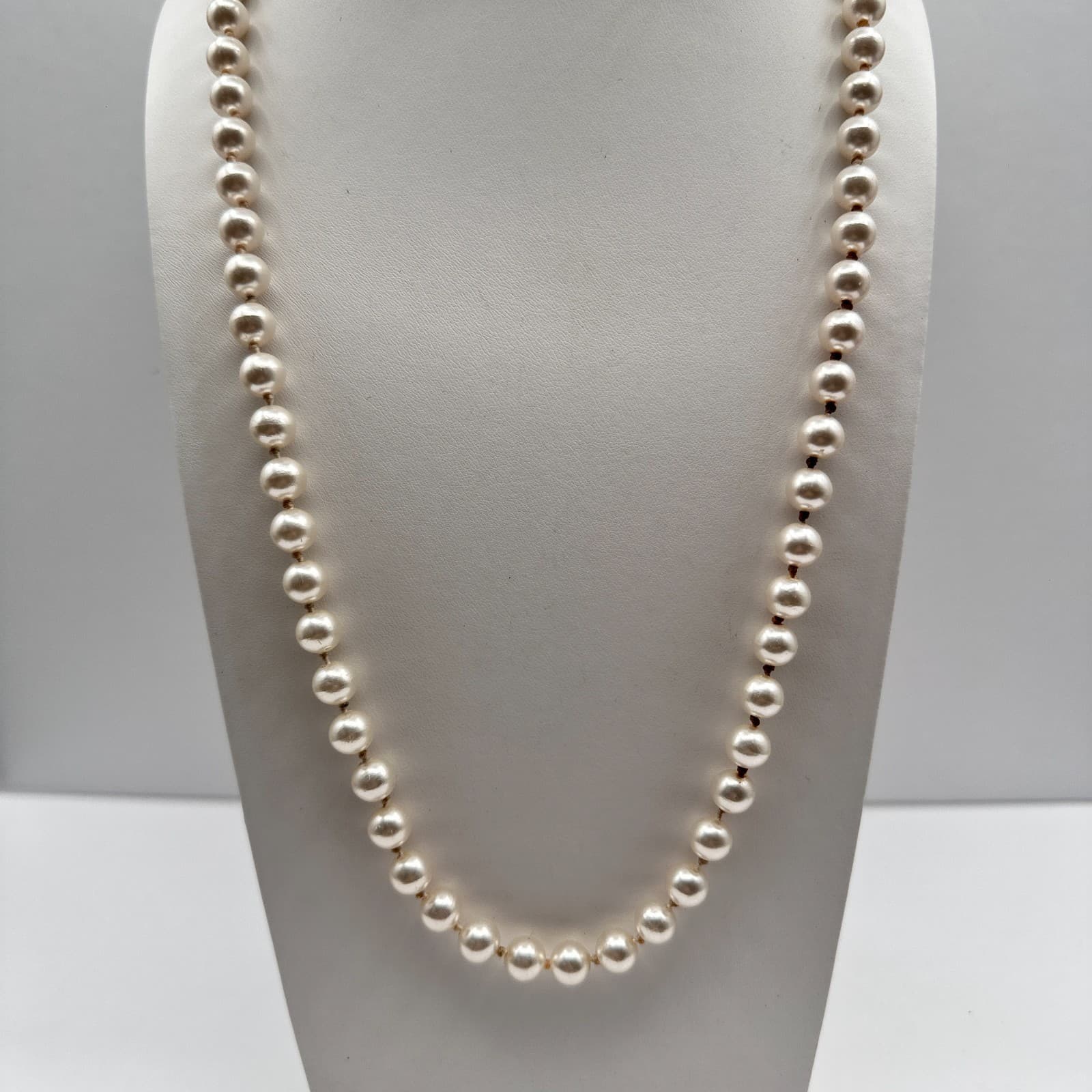 Vintage 80s Single Strand White Faux Pearls Necklace Minimalist Classic Jewelry - Thumbnail 6