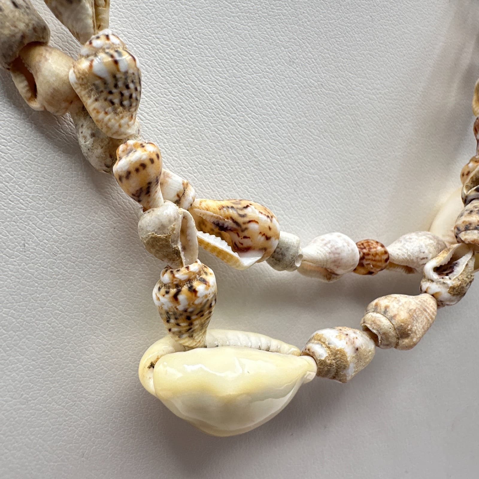 Vintage 90s Cowrie Sea Shell Double Strand Necklace Boho Beach Nautical Jewelry - Thumbnail 2