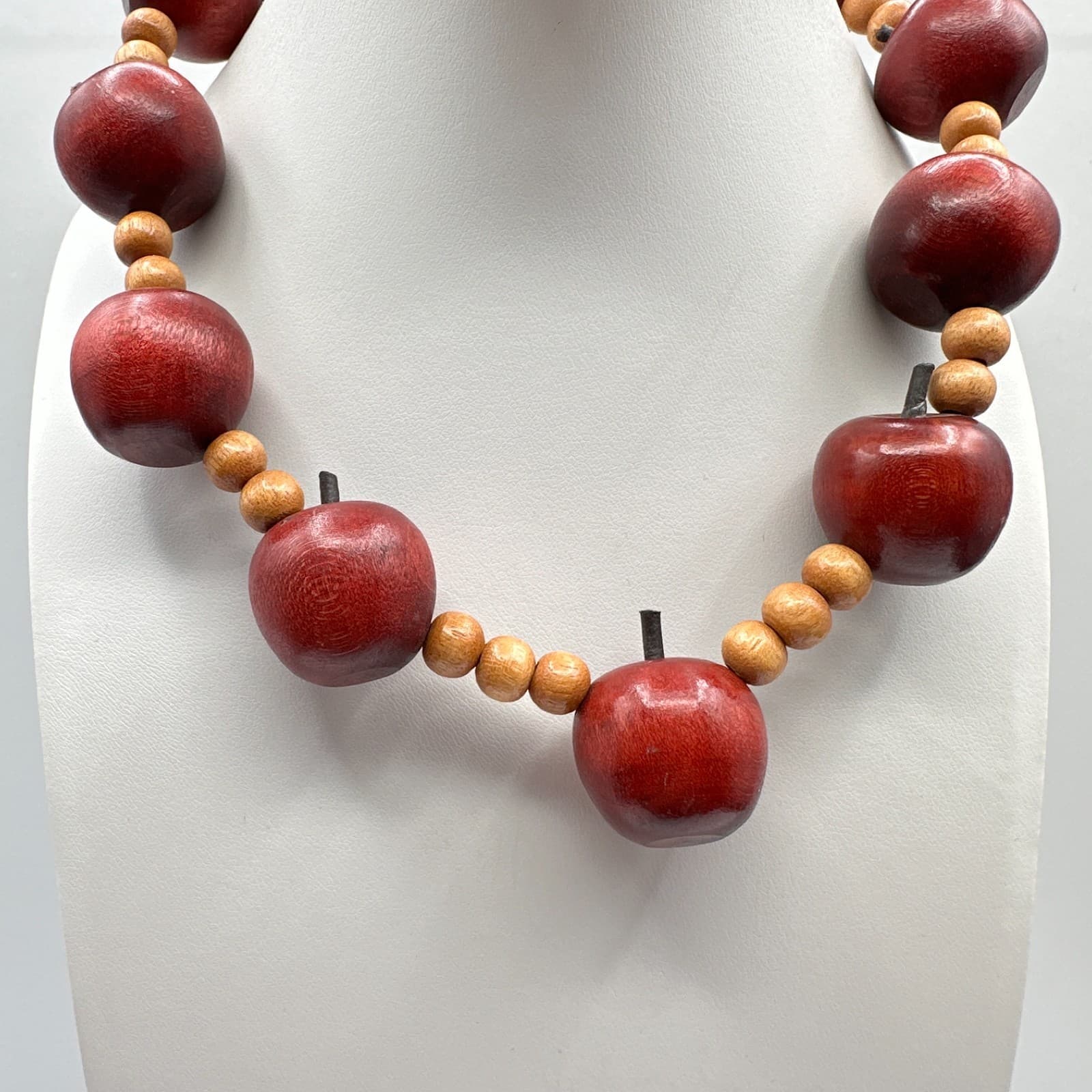 Vintage 90s Red Wood Apple Bead Necklace Boho Retro Women's Classic Jewelry - Thumbnail 7