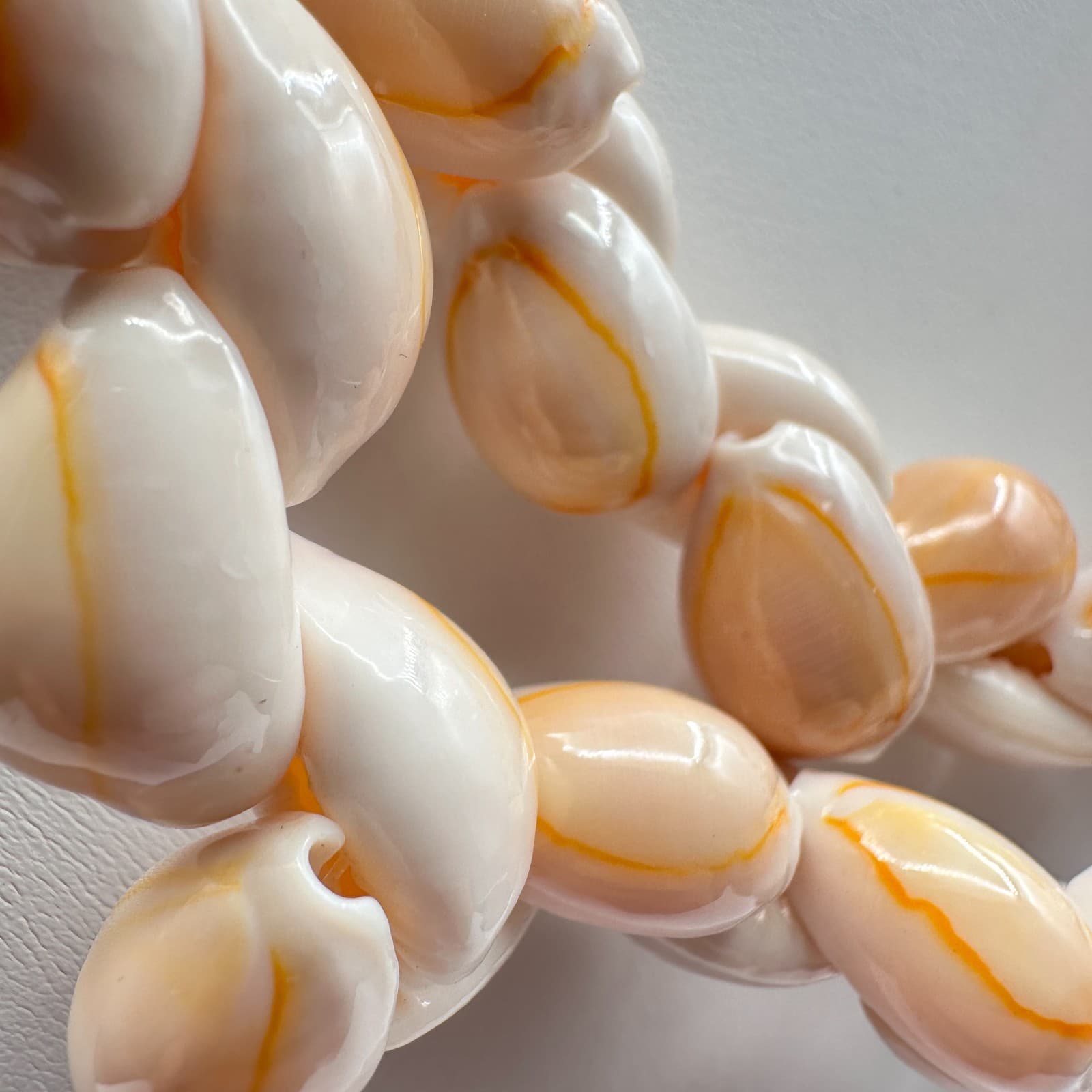 Vintage 90s Cowrie Shell Strand Necklace Boho Tropical Beach Coastal Jewelry - Thumbnail 4