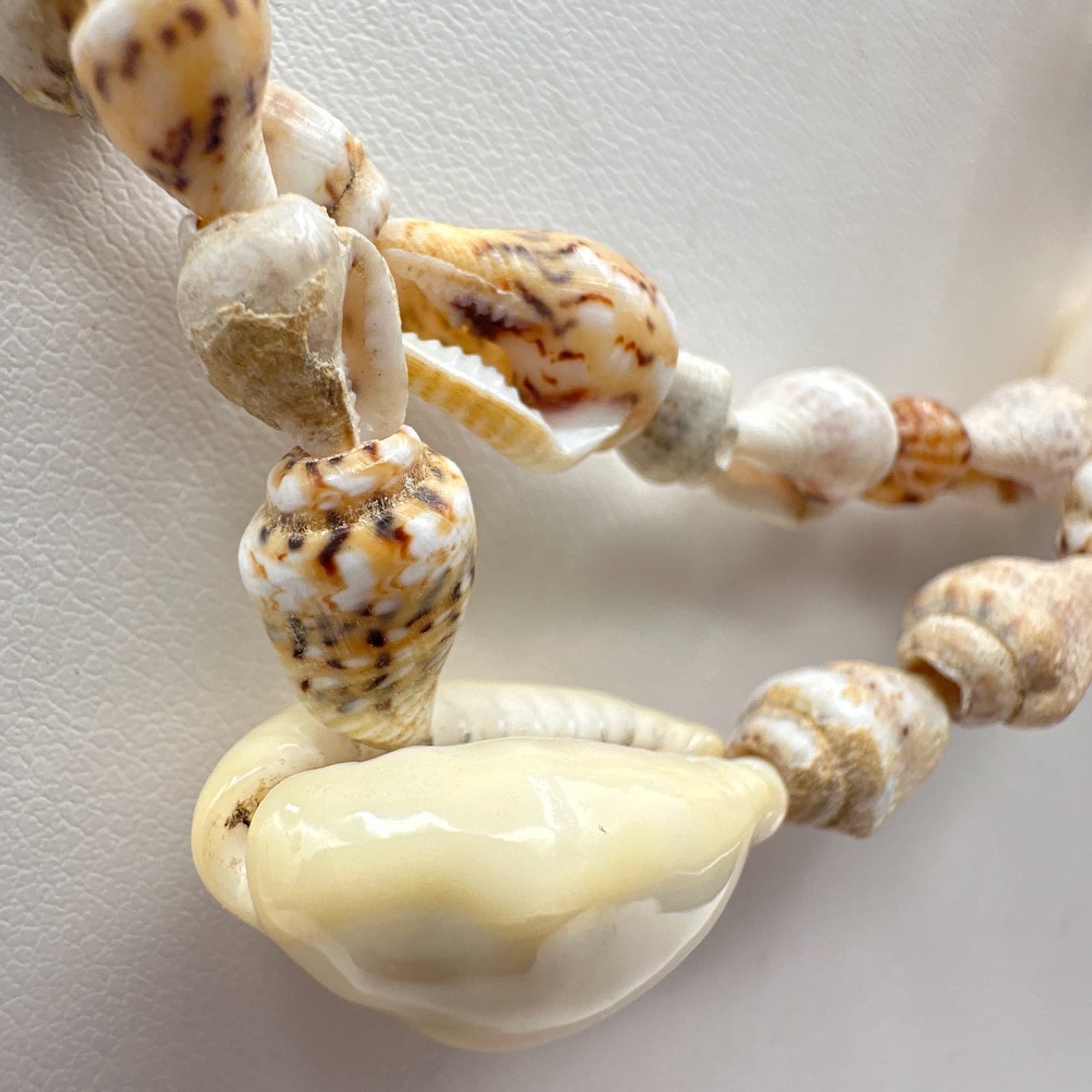Vintage 90s Cowrie Sea Shell Double Strand Necklace Boho Beach Nautical Jewelry - Thumbnail 3
