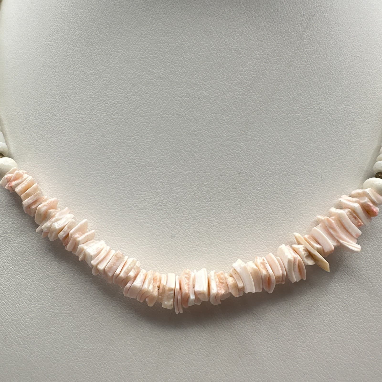 Vintage Y2K Pink Heishe Shell Necklace White Bead Boho Choker Statement Jewelry - Thumbnail 2