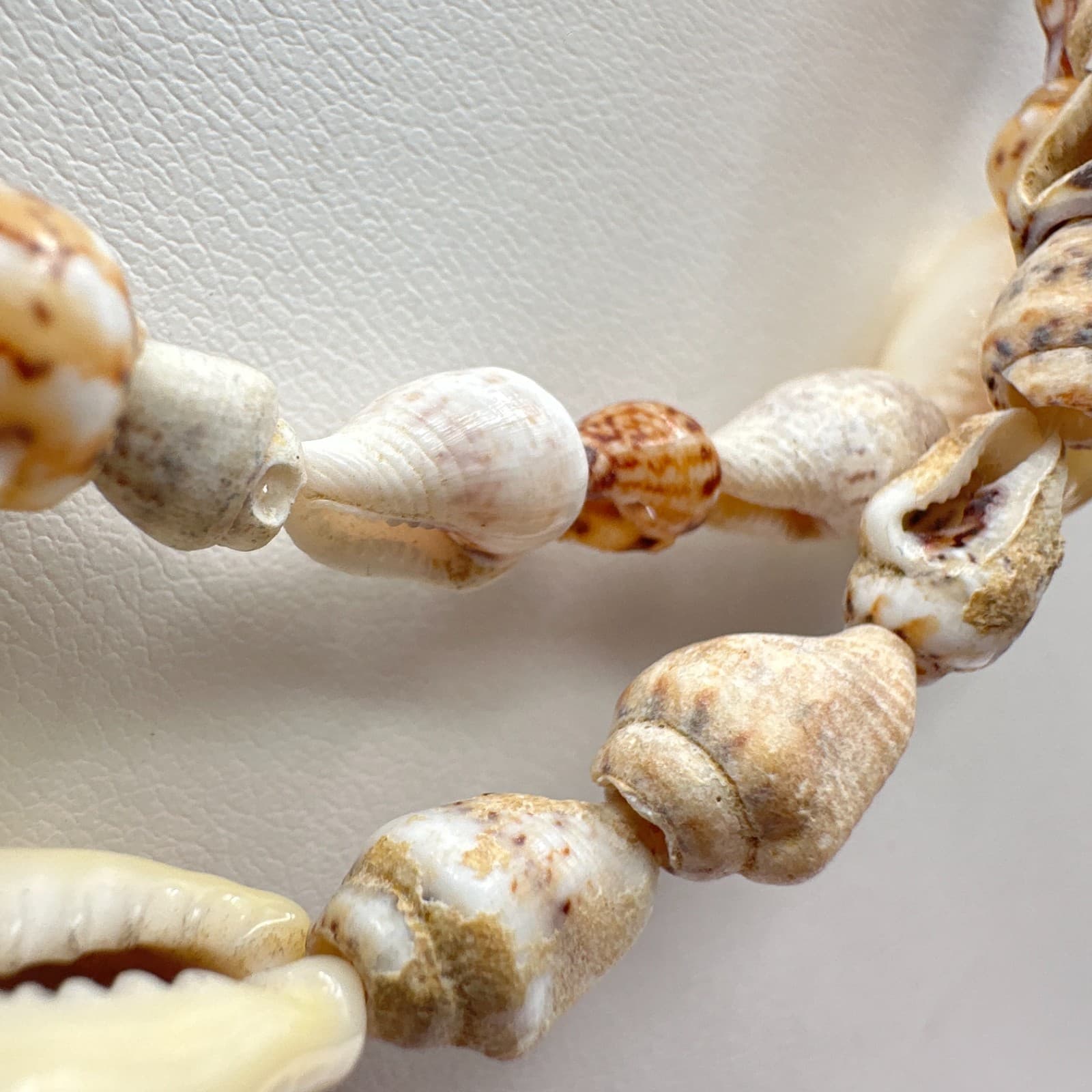 Vintage 90s Cowrie Sea Shell Double Strand Necklace Boho Beach Nautical Jewelry - Thumbnail 4