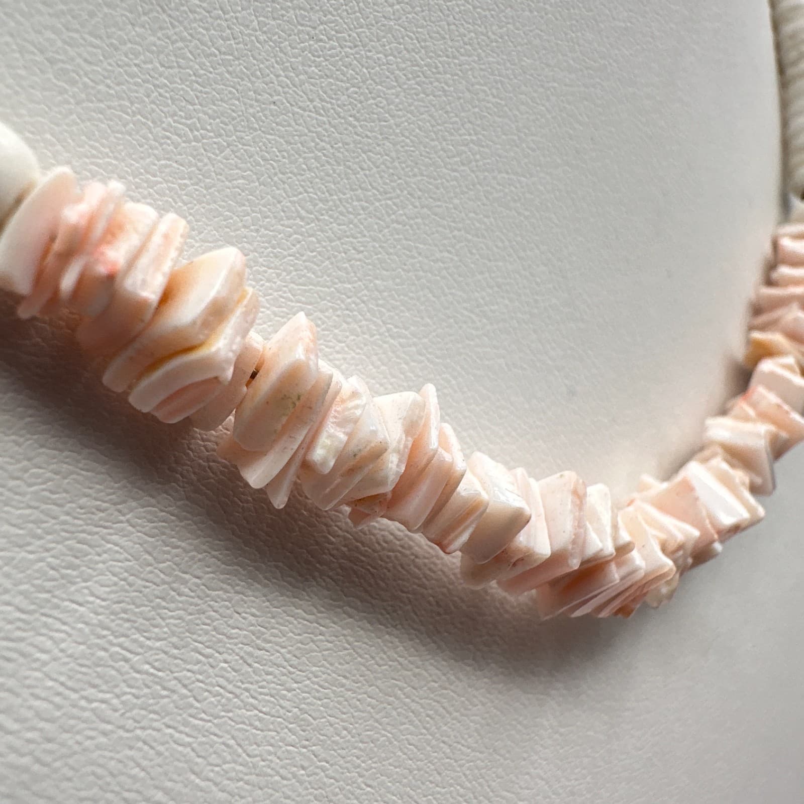 Vintage Y2K Pink Heishe Shell Necklace White Bead Boho Choker Statement Jewelry - Thumbnail 3