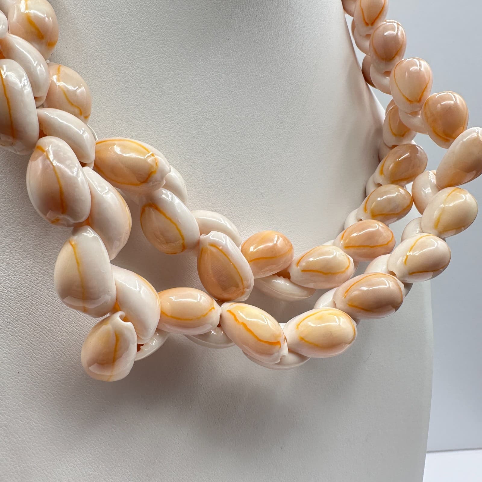 Vintage 90s Cowrie Shell Strand Necklace Boho Tropical Beach Coastal Jewelry - Thumbnail 2