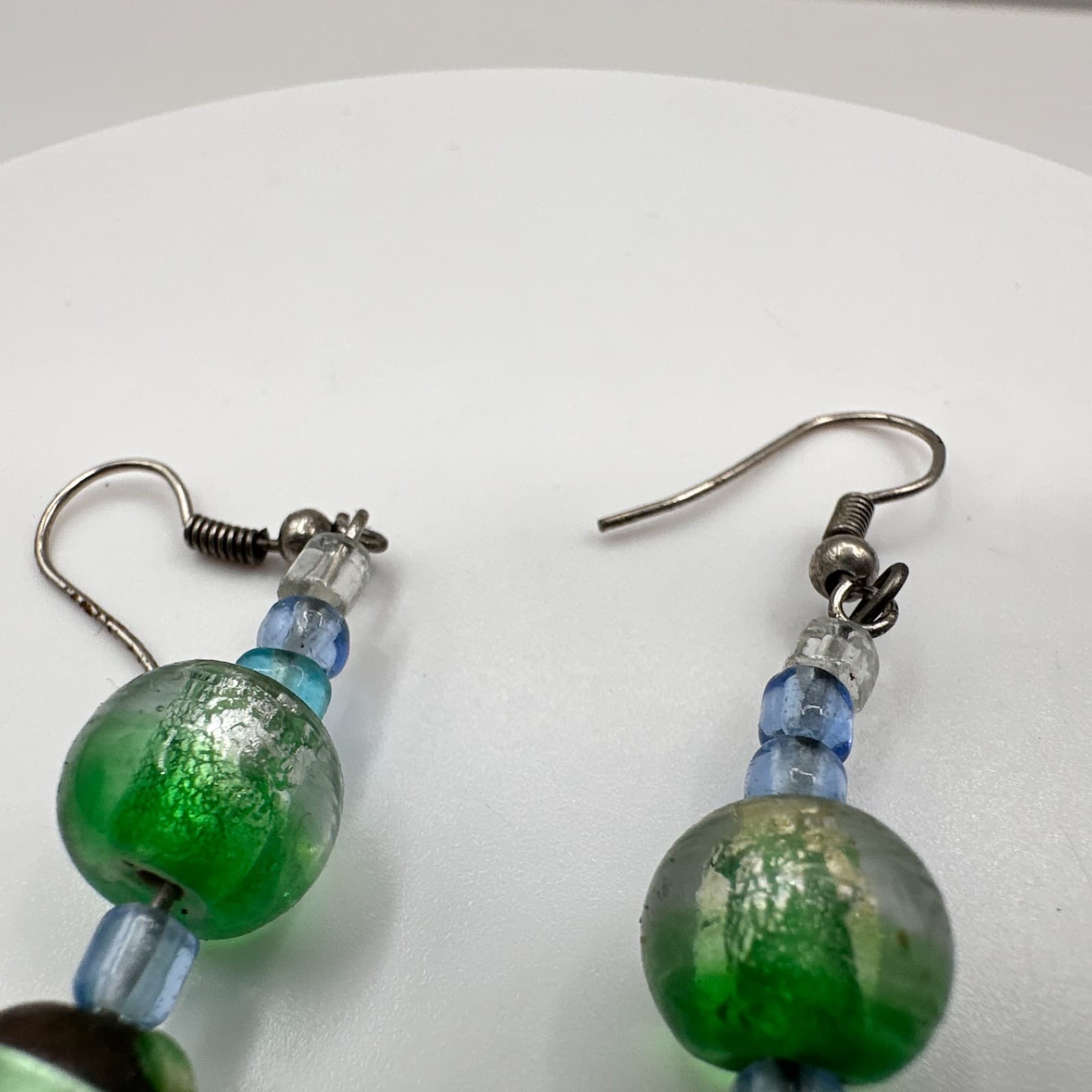 Vintage 90s Green Art Glass Foil Bead Silver Tone Dangle Earrings Boho Jewelry - Thumbnail 5