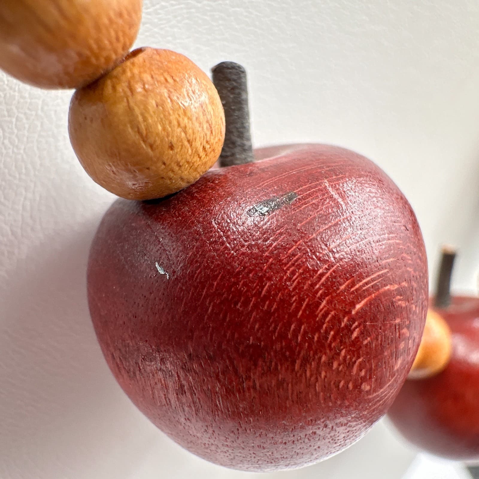 Vintage 90s Red Wood Apple Bead Necklace Boho Retro Women's Classic Jewelry - Thumbnail 6