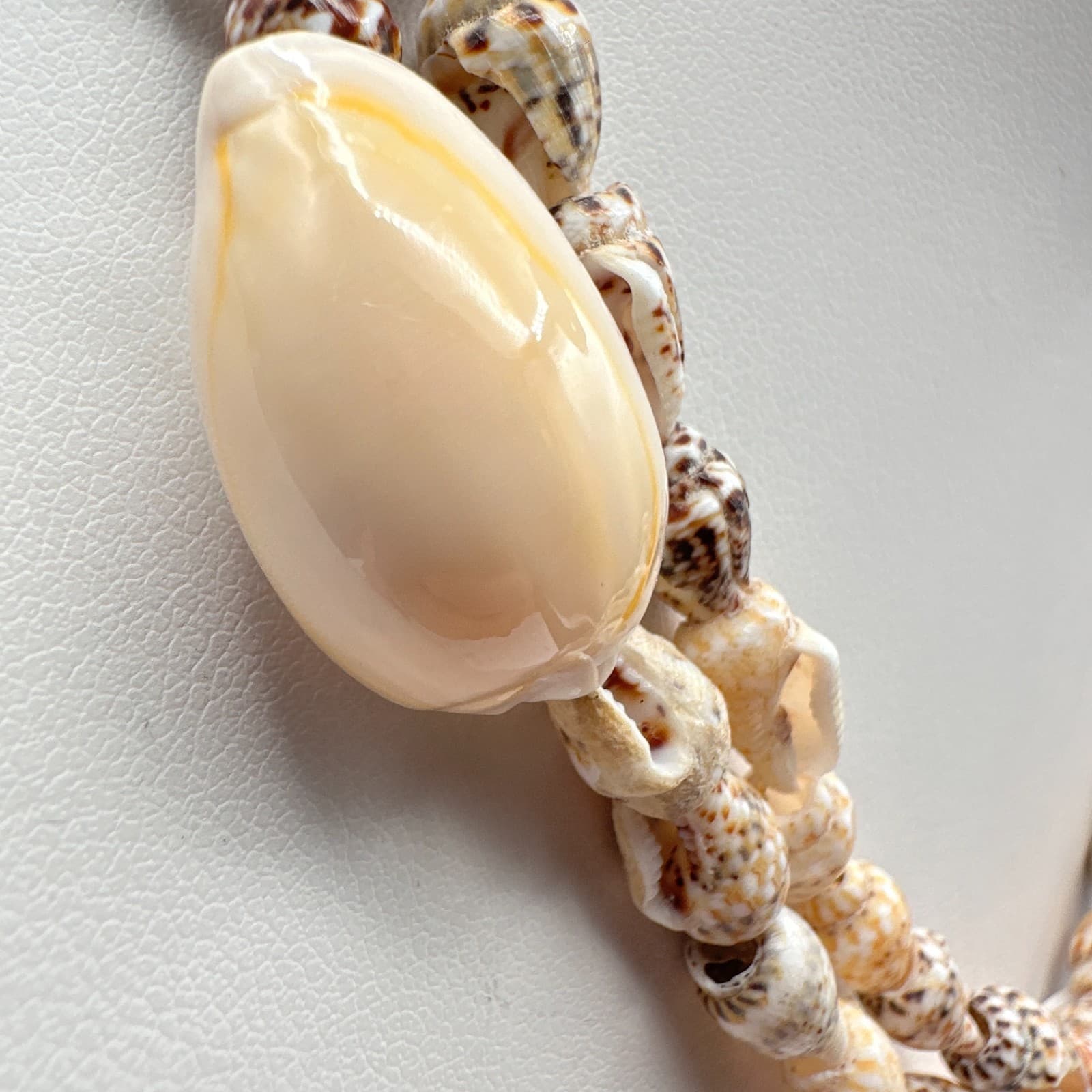 Vintage 90s Double Strand Sea Shell Necklace Cream Cowrie Puka Shells Boho - Thumbnail 3