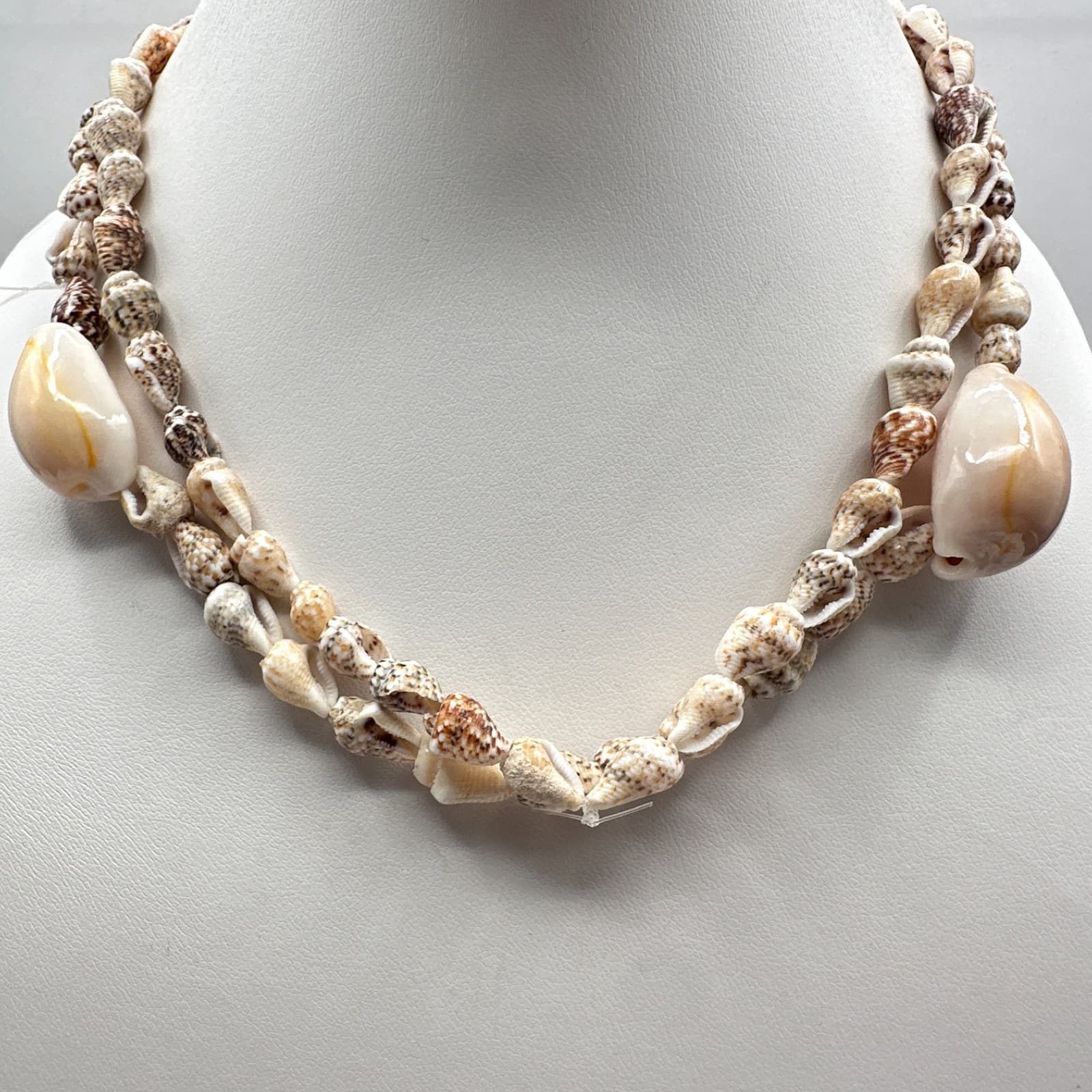 Vintage 90s Double Strand Sea Shell Necklace Cream Cowrie Puka Shells Boho - Thumbnail 2