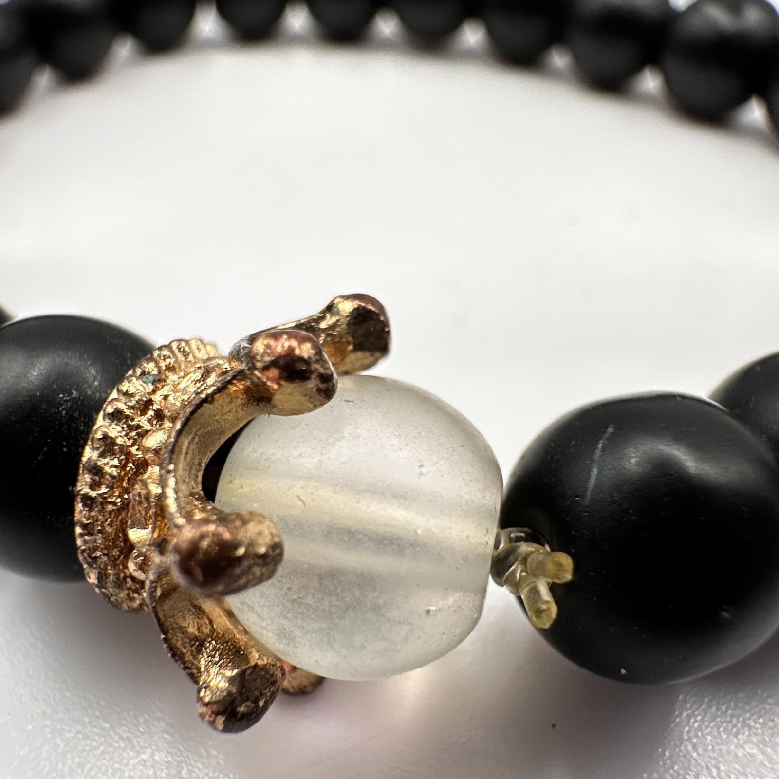 Vintage Y2K Black Onyx Beaded Stretch Bracelet Gold Tone Crown Unisex Jewelry - Thumbnail 6