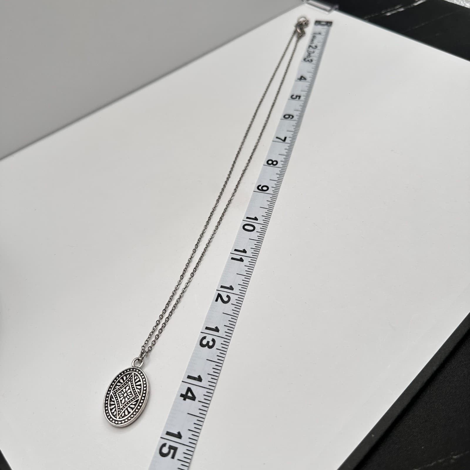 Vintage 90s Silver-Tone Geometric Oval Pendant Necklace Boho Etched Jewelry - Thumbnail 8