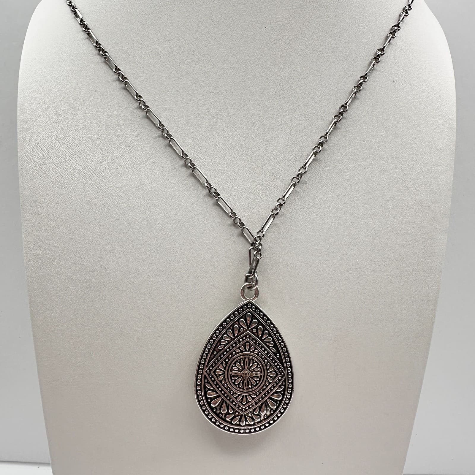Vintage 80s Silver Tone Teardrop Pendant Necklace Filigree Bar Link Chain - Thumbnail 2