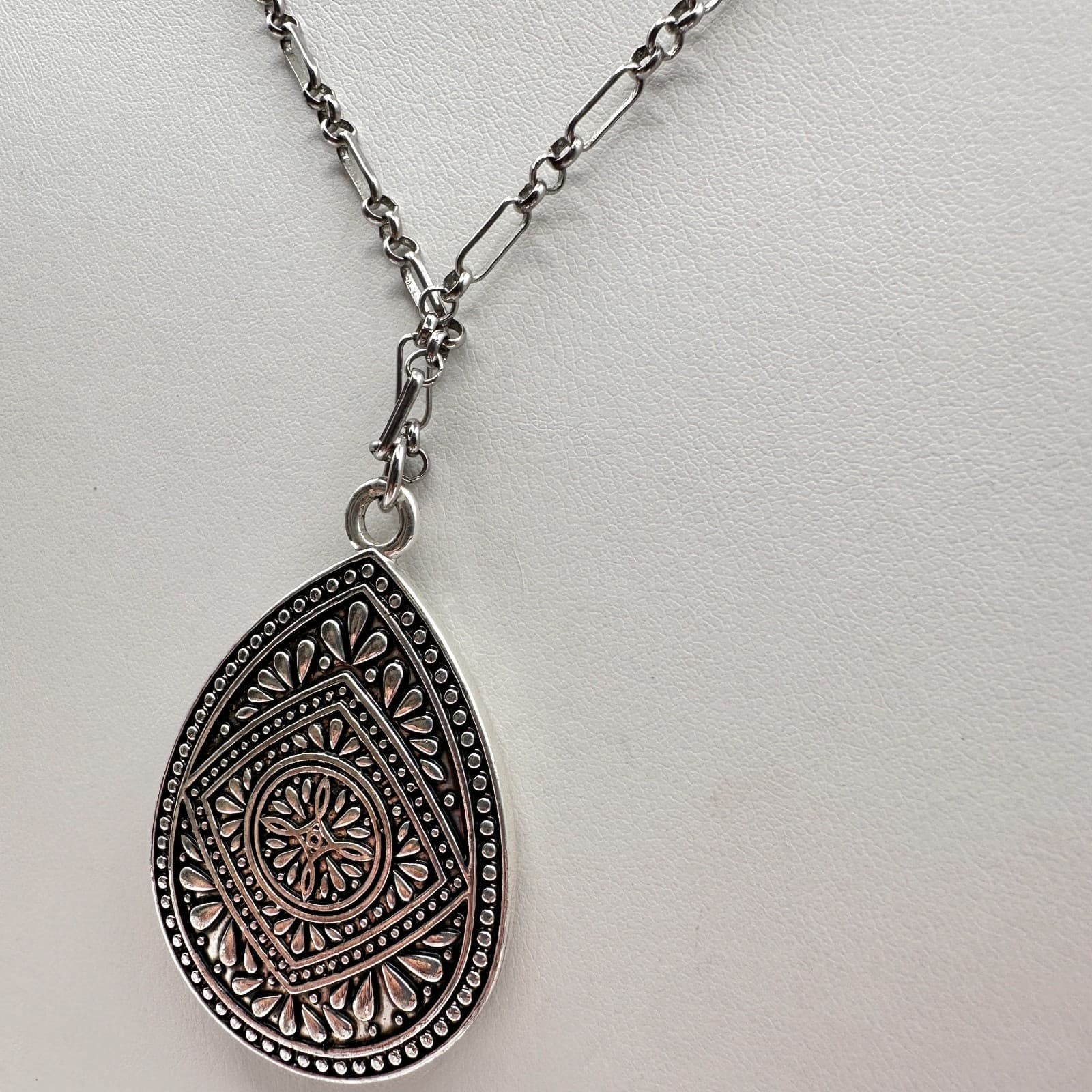 Vintage 80s Silver Tone Teardrop Pendant Necklace Filigree Bar Link Chain - Thumbnail 5