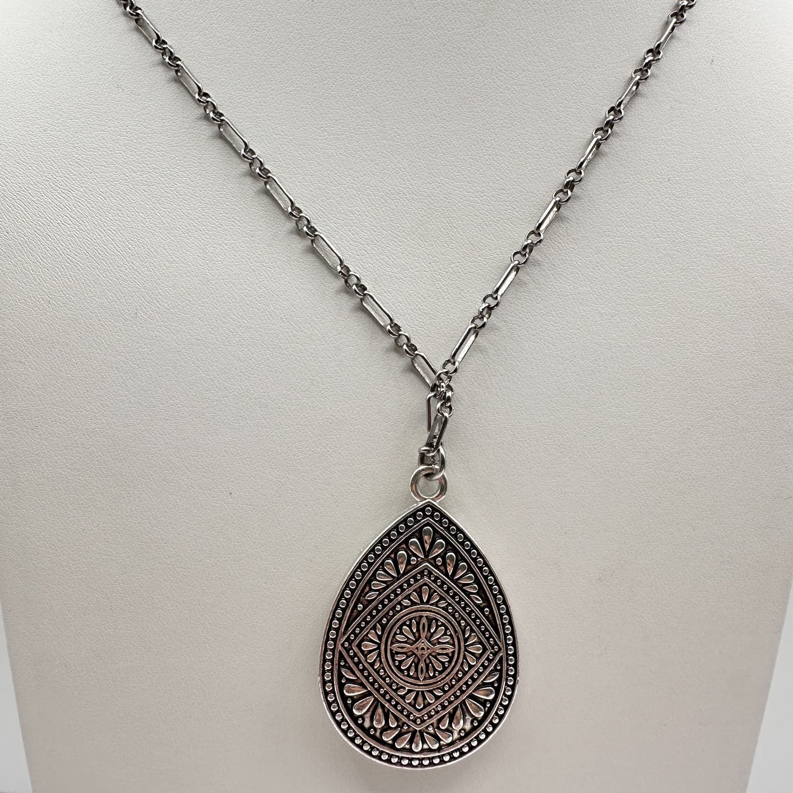 Vintage 80s Silver Tone Teardrop Pendant Necklace Filigree Bar Link Chain - Image 1